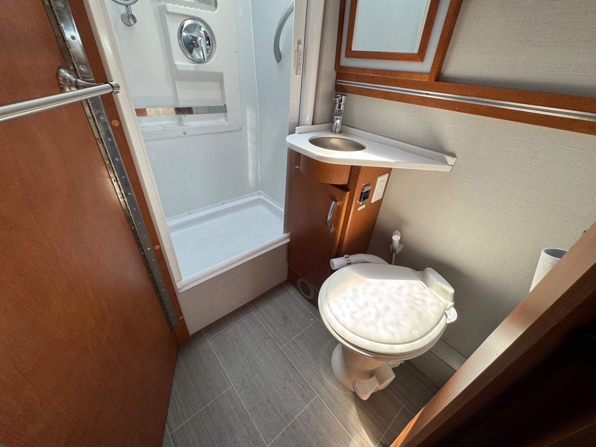 2018 Leisure Travel Vans 2018 Leisure Travel Vans Unity - thumbnail 18