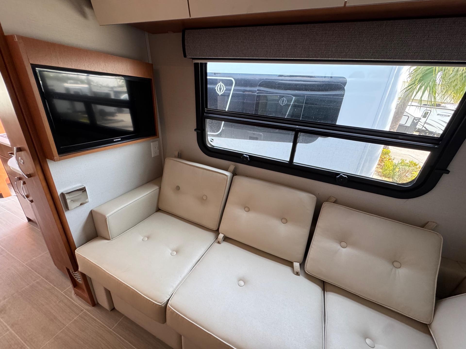 2018 Leisure Travel Vans 2018 Leisure Travel Vans Unity - thumbnail 20