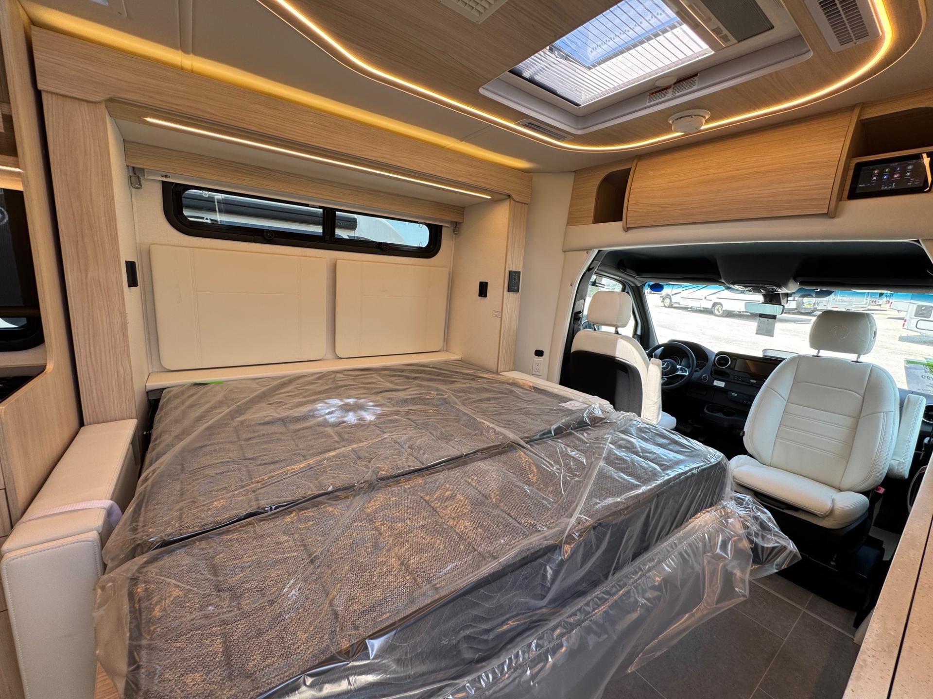 2026 Leisure Travel Vans 2026 Leisure Travel Vans Unity - thumbnail 15