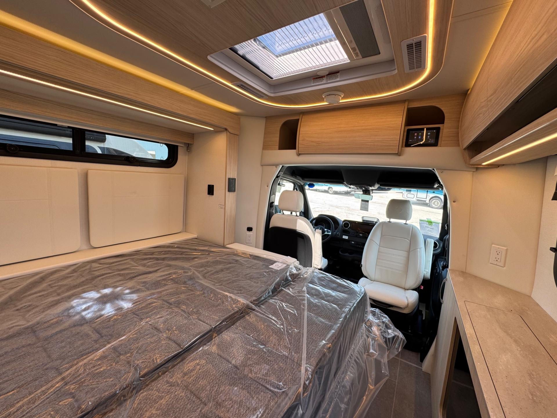 2026 Leisure Travel Vans 2026 Leisure Travel Vans Unity - thumbnail 16