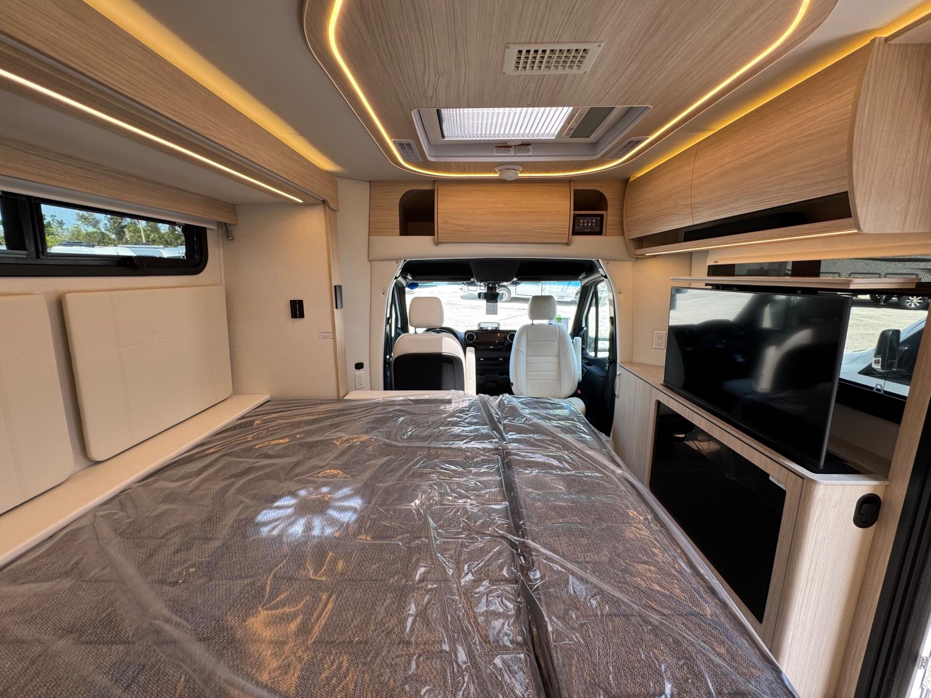 2026 Leisure Travel Vans 2026 Leisure Travel Vans Unity - thumbnail 17