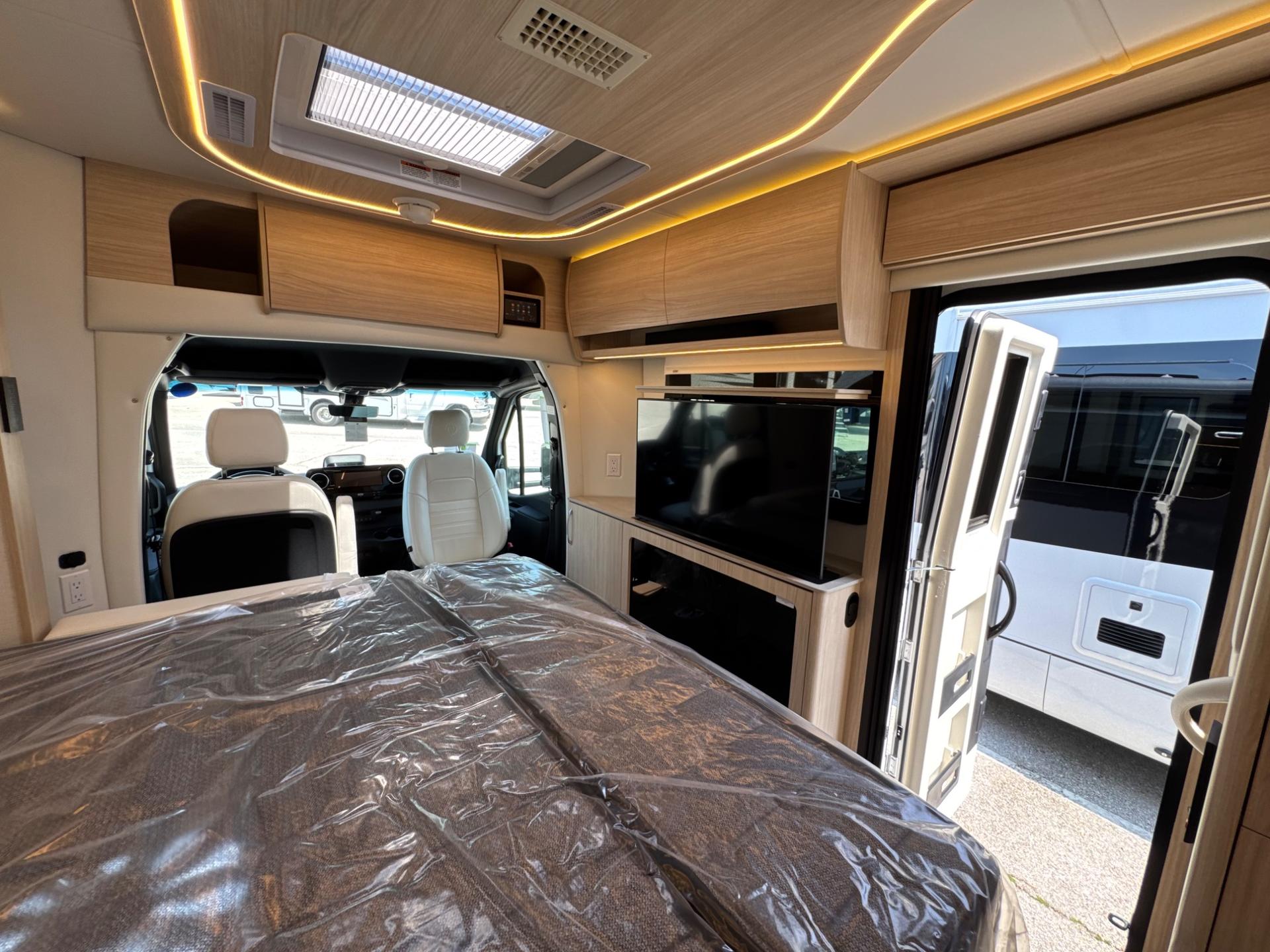 2026 Leisure Travel Vans 2026 Leisure Travel Vans Unity - thumbnail 18