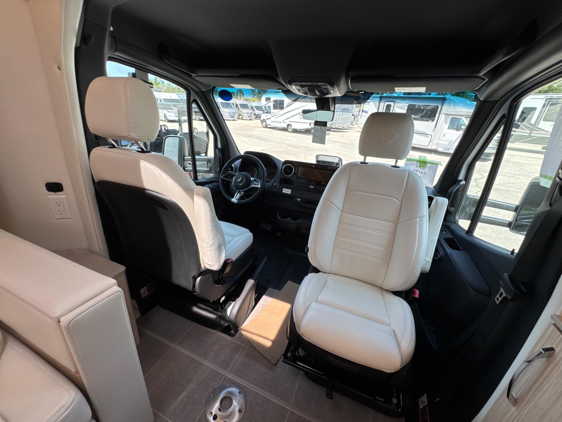 2026 Leisure Travel Vans 2026 Leisure Travel Vans Unity - thumbnail 20