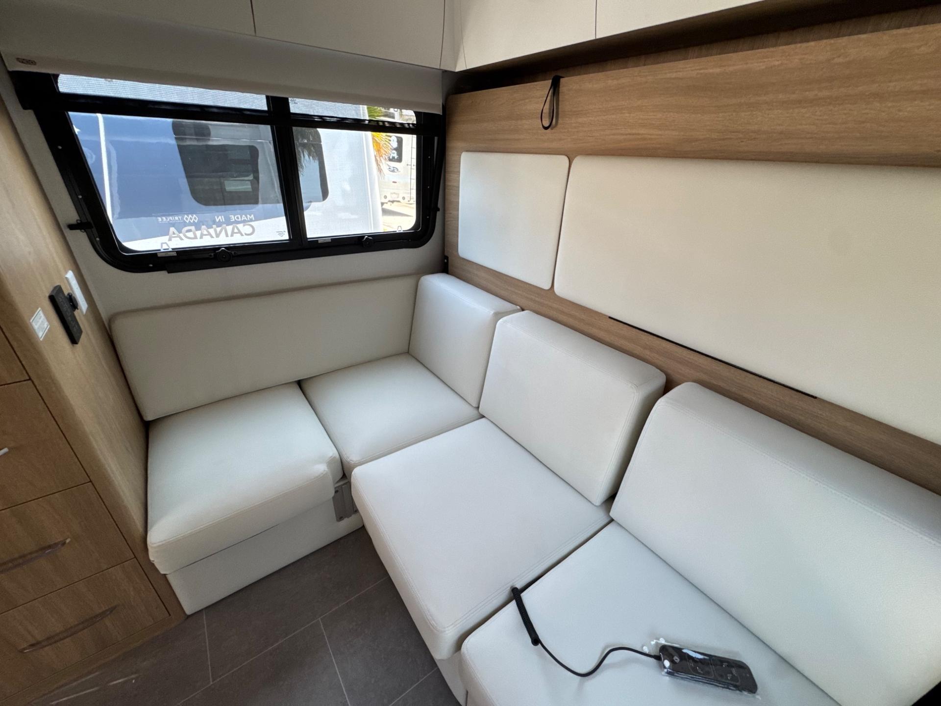 2026 Leisure Travel Vans 2026 Leisure Travel Vans Unity - thumbnail 15