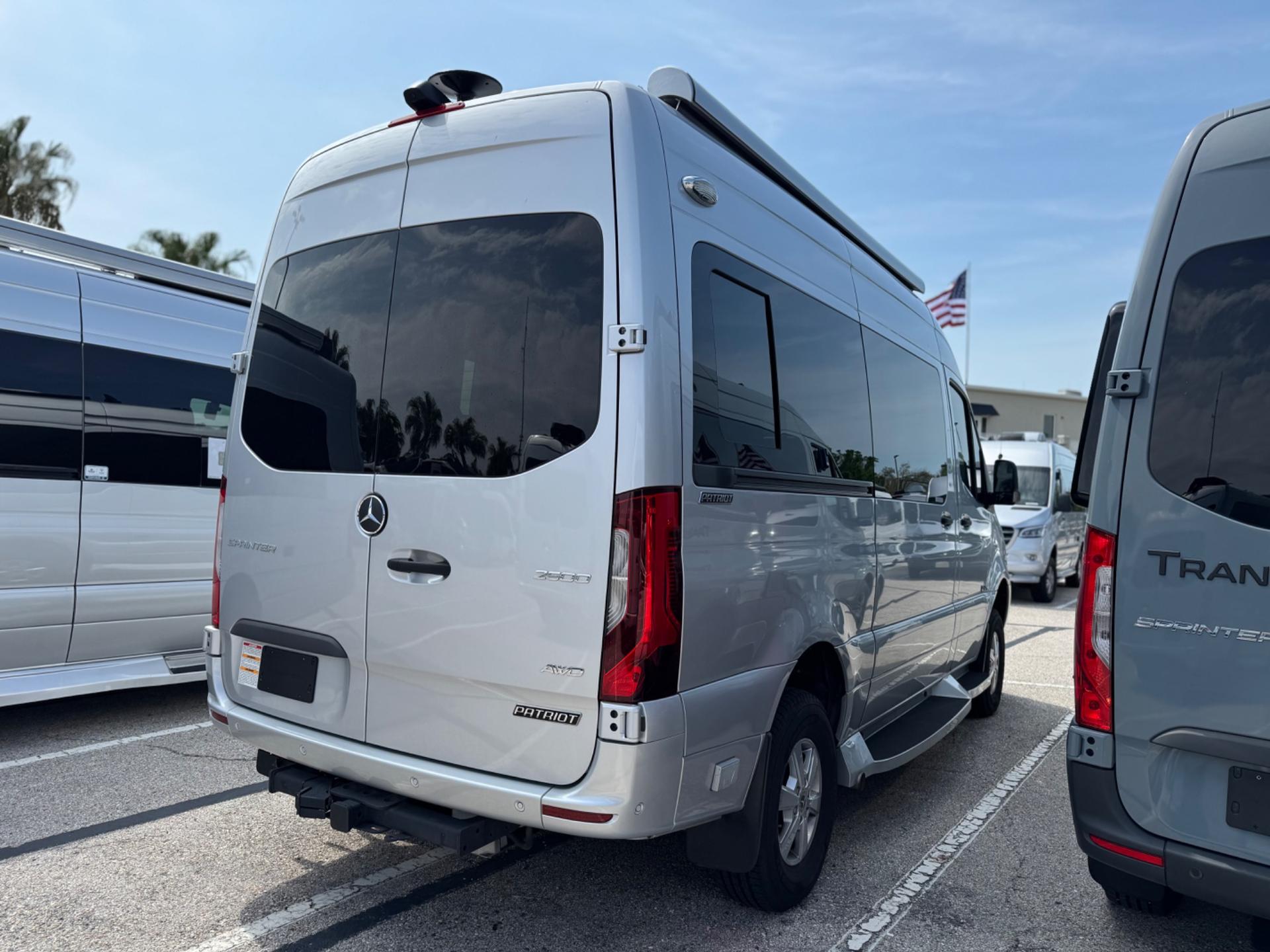 2025 Midwest Automotive Designs 2025 Midwest Automotive Designs Patriot - thumbnail 5