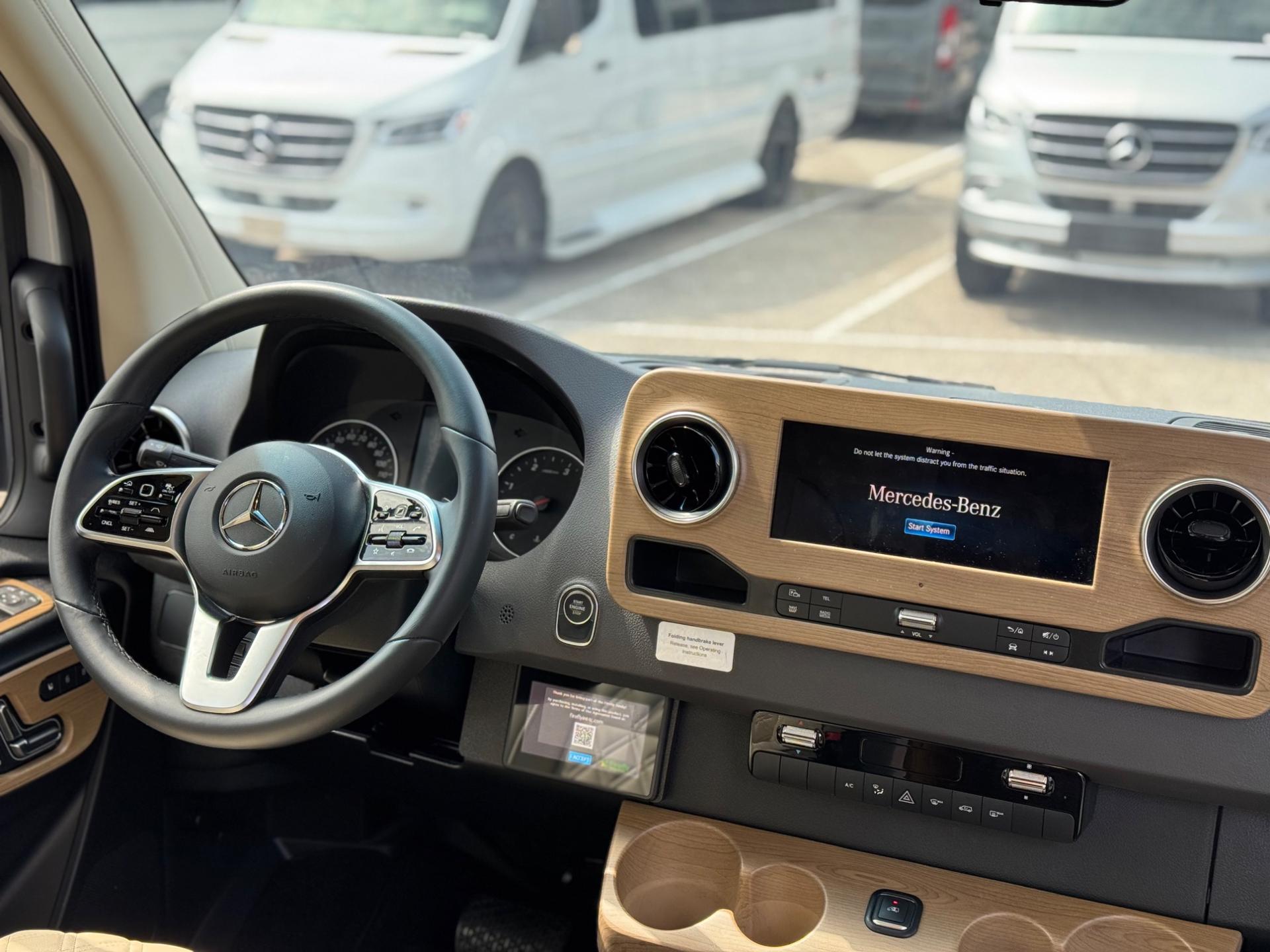 2025 Midwest Automotive Designs 2025 Midwest Automotive Designs Patriot - thumbnail 6