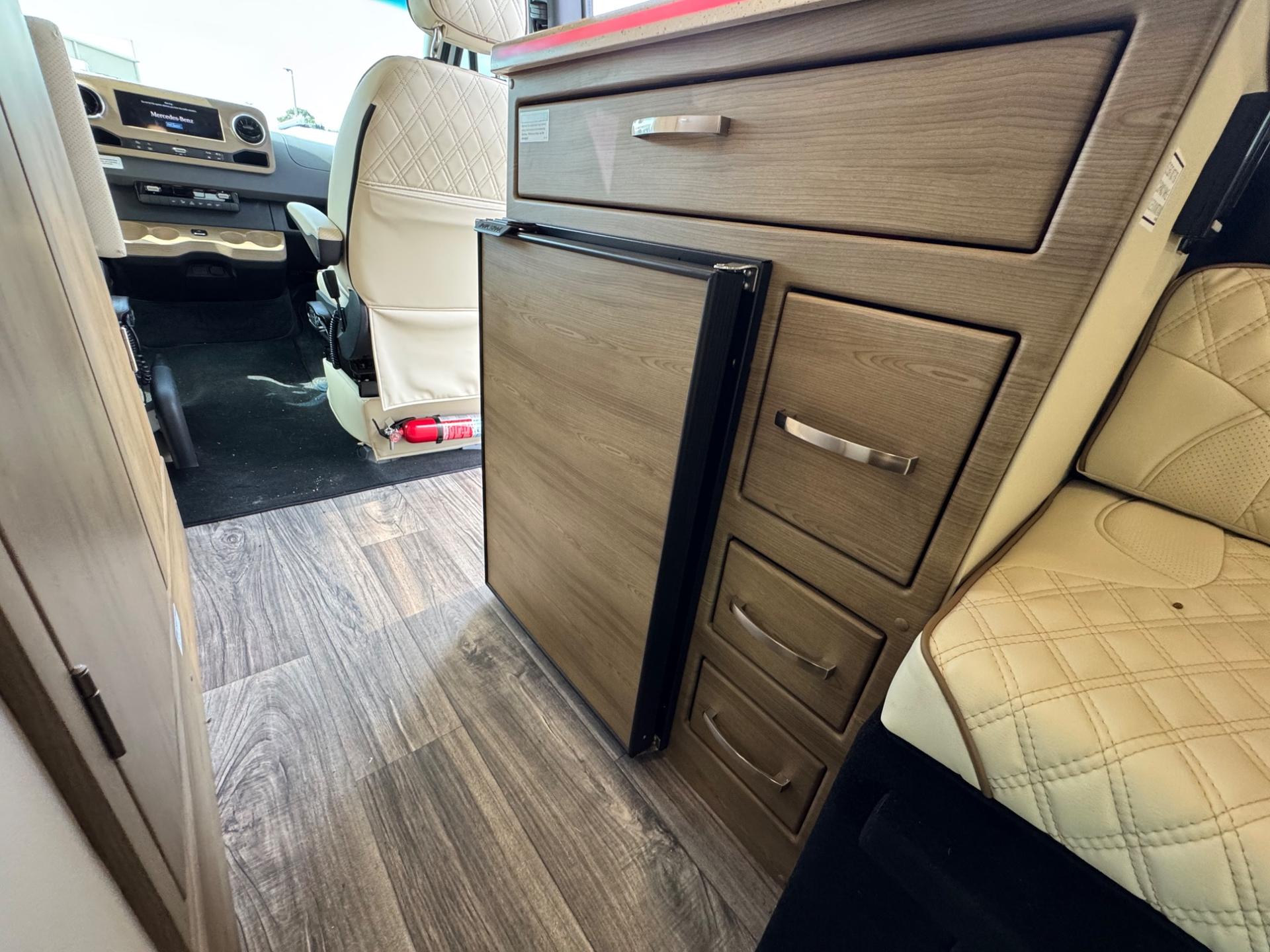 2025 Midwest Automotive Designs 2025 Midwest Automotive Designs Patriot - thumbnail 12