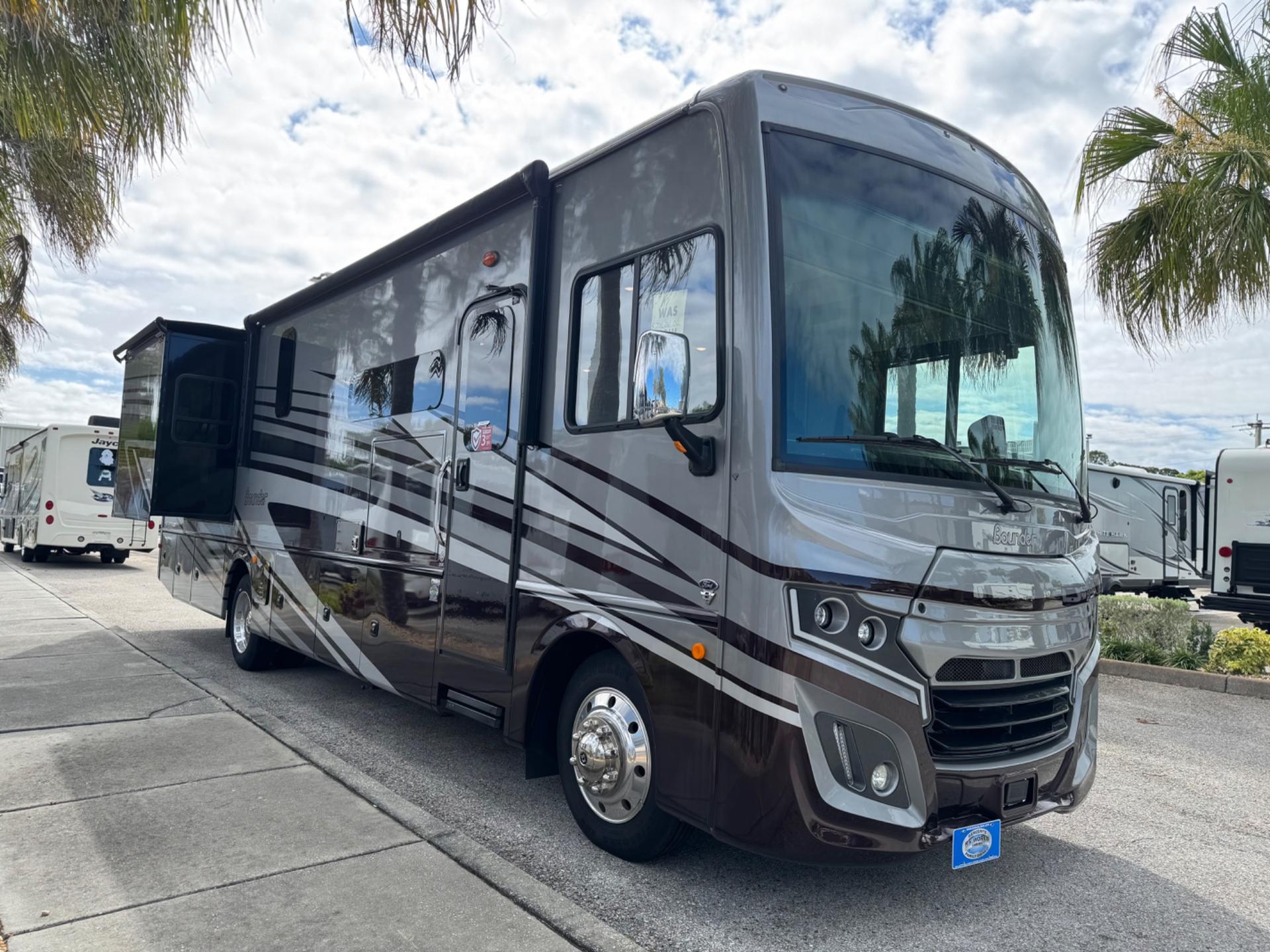2024 Fleetwood RV Bounder 35K