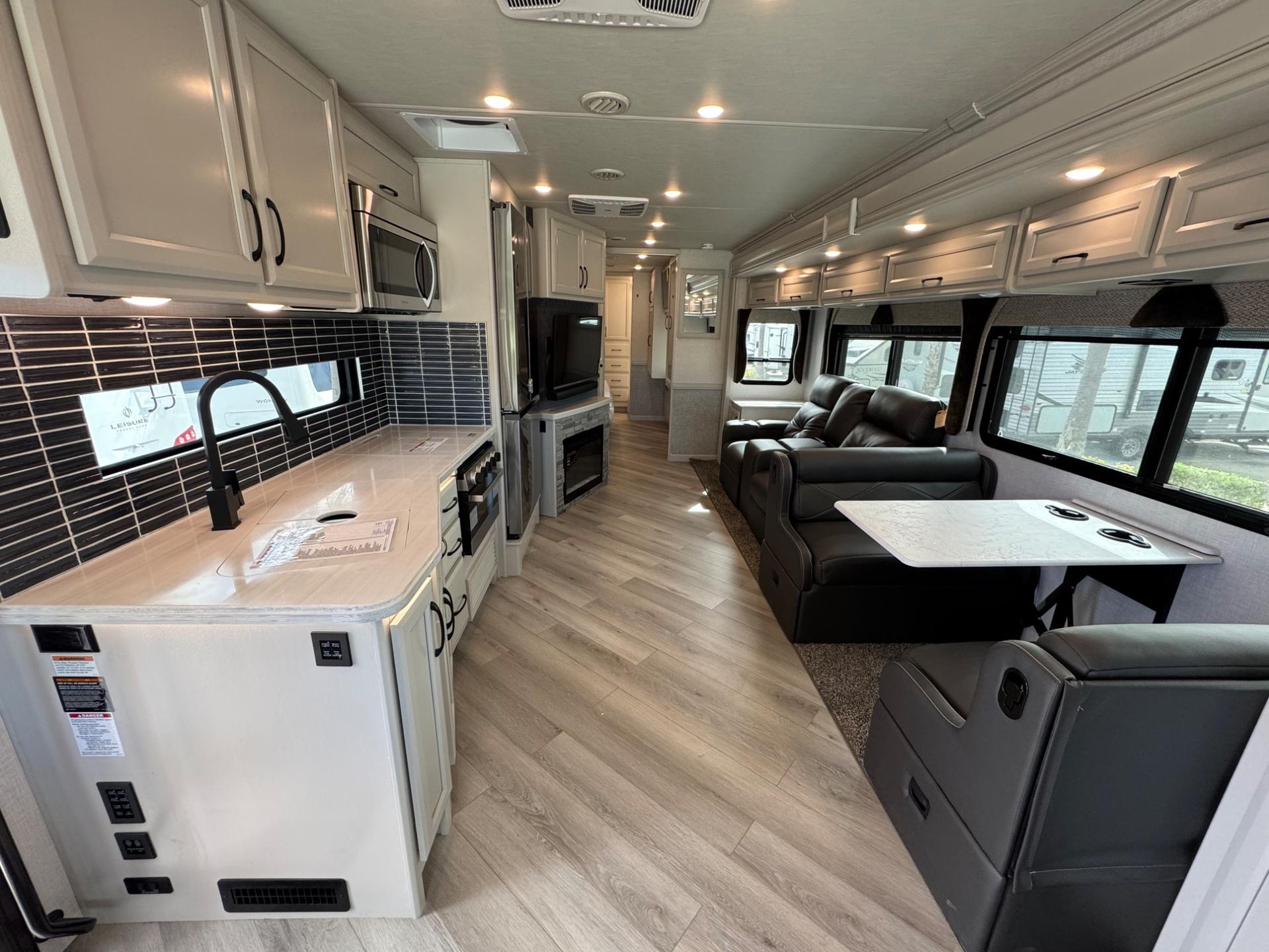 2024 Fleetwood RV 2024 Fleetwood RV Bounder - thumbnail 7