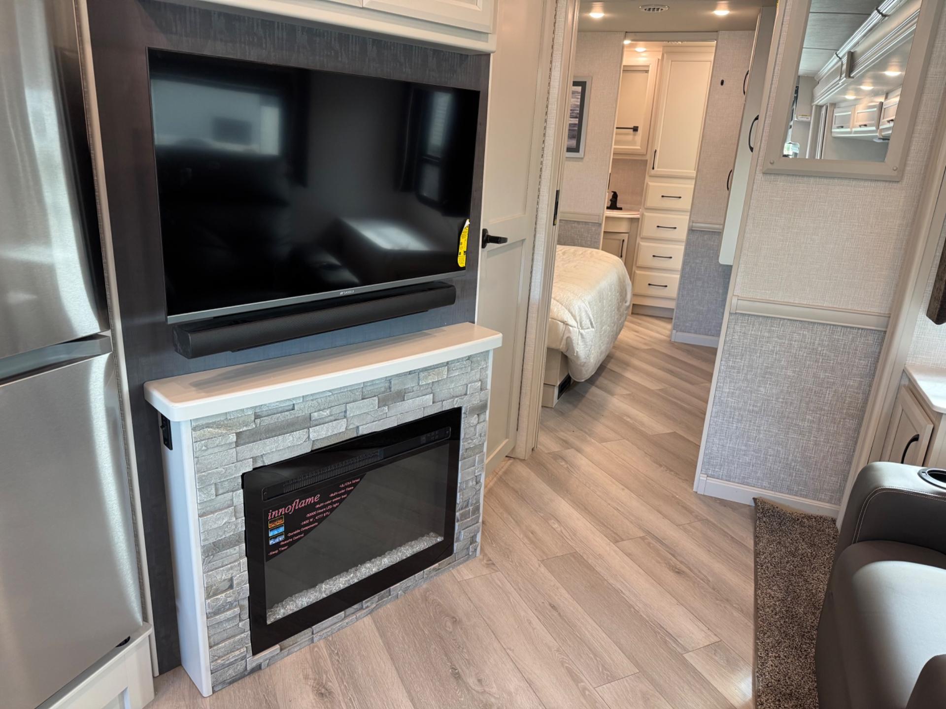 2024 Fleetwood RV 2024 Fleetwood RV Bounder - thumbnail 15