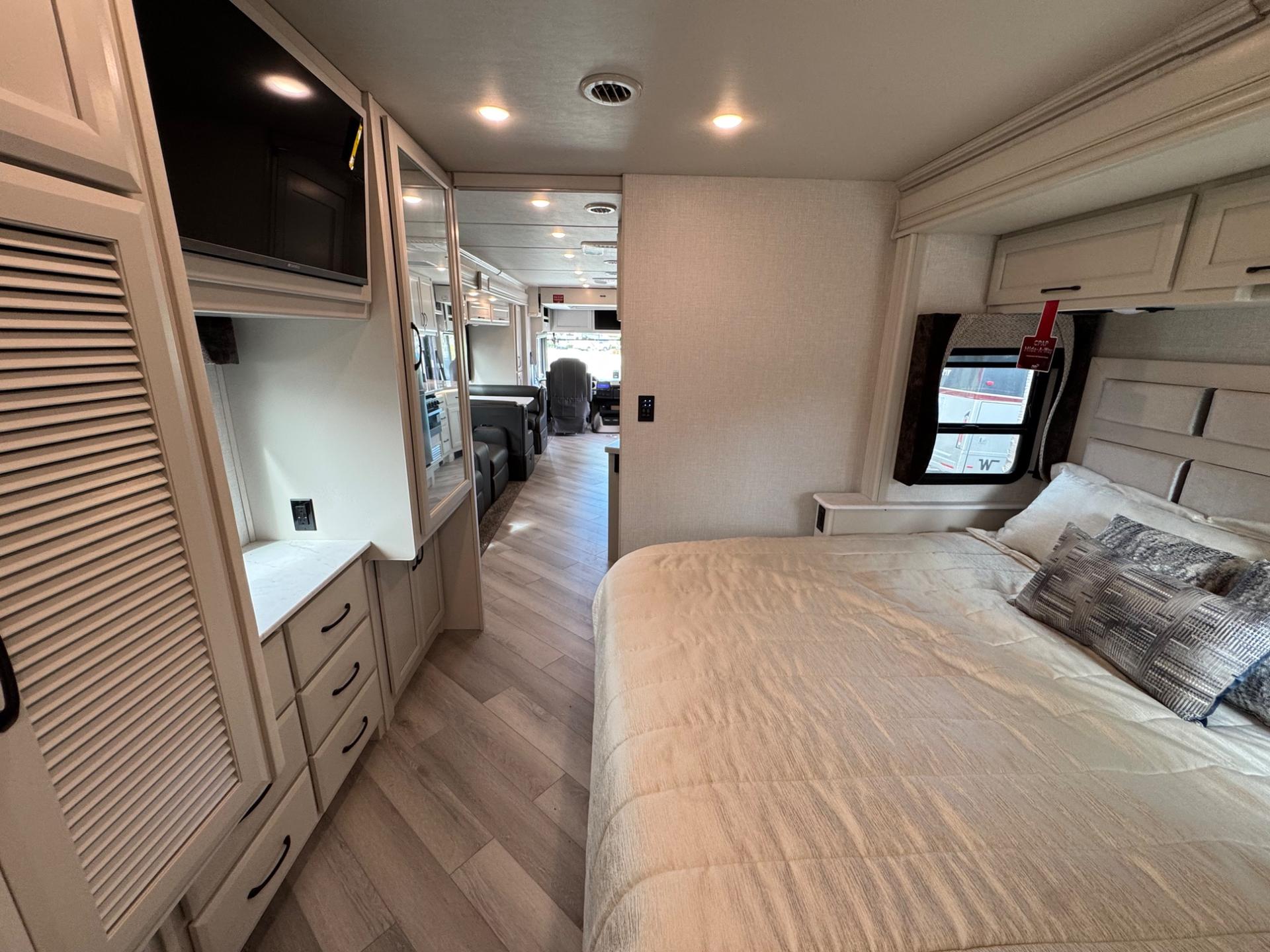 2024 Fleetwood RV 2024 Fleetwood RV Bounder - thumbnail 18