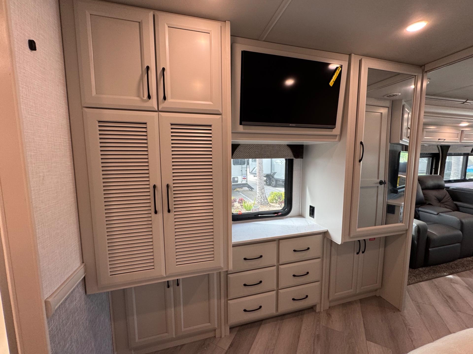 2024 Fleetwood RV 2024 Fleetwood RV Bounder - thumbnail 19