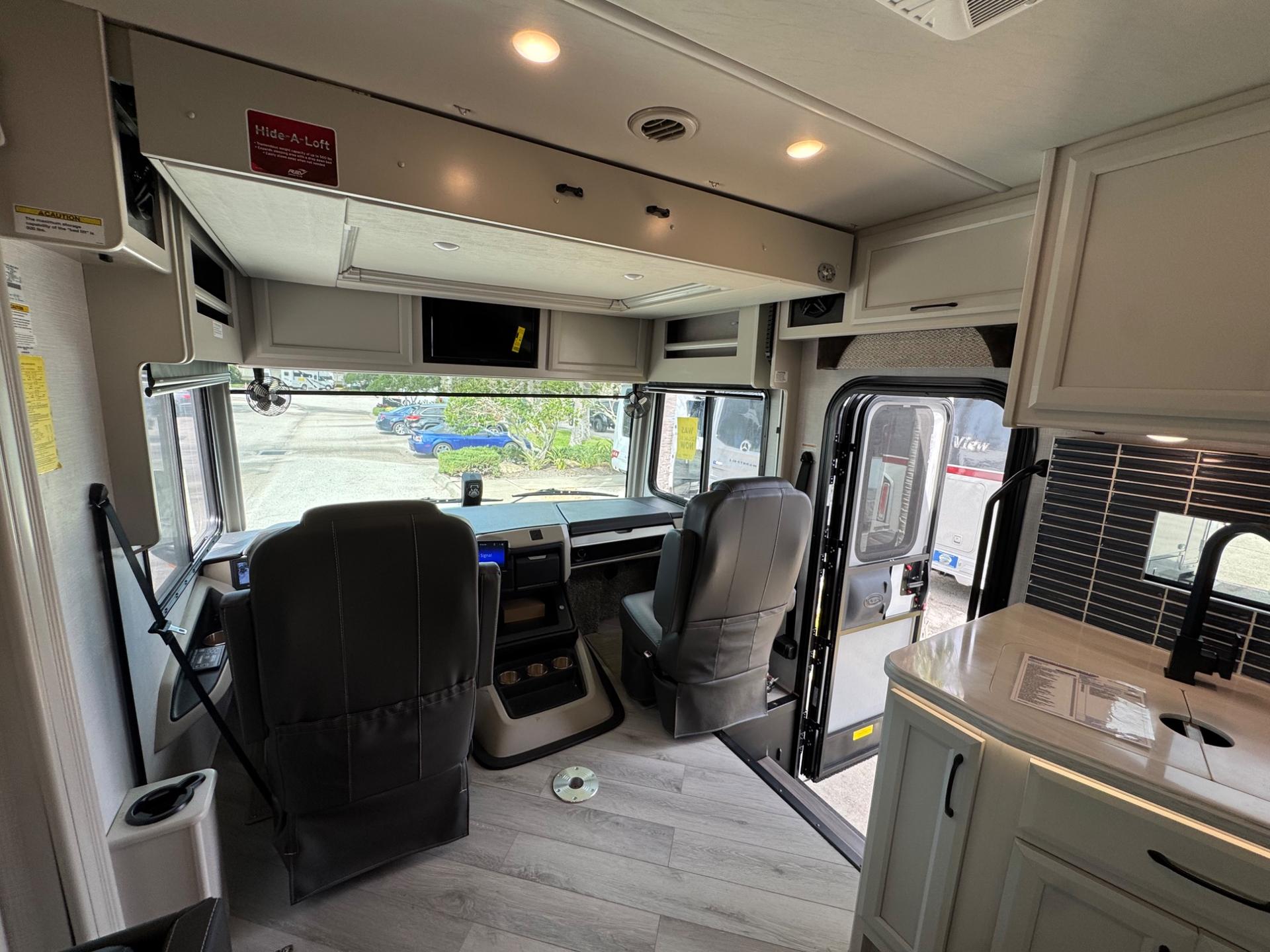 2024 Fleetwood RV 2024 Fleetwood RV Bounder - thumbnail 26