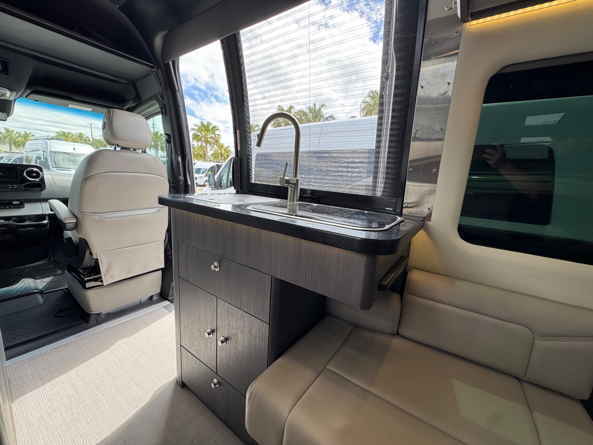 2023 Airstream 2023 Airstream Interstate - thumbnail 10