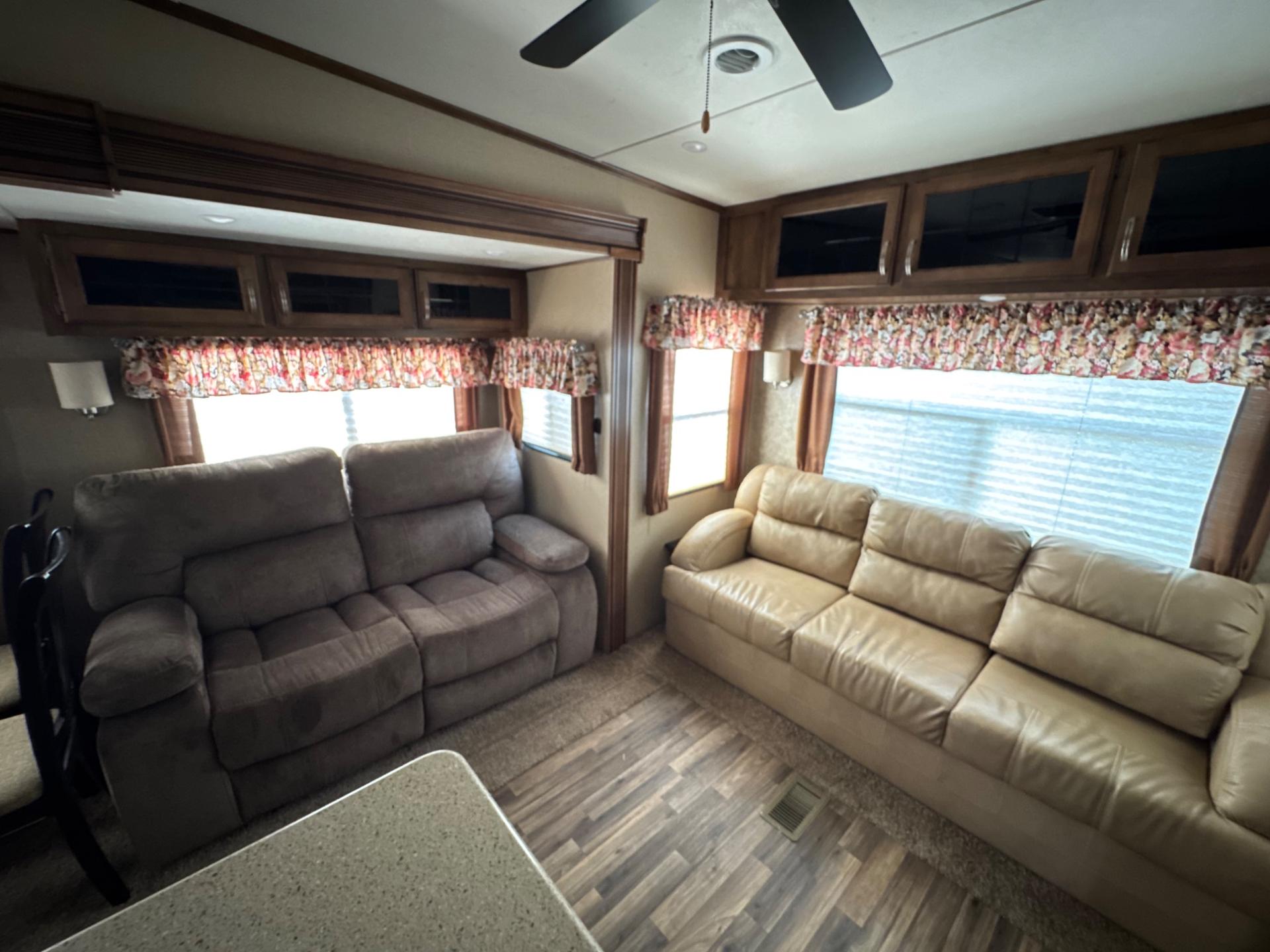 2016 Coachmen 2016 Coachmen Chaparral - thumbnail 13