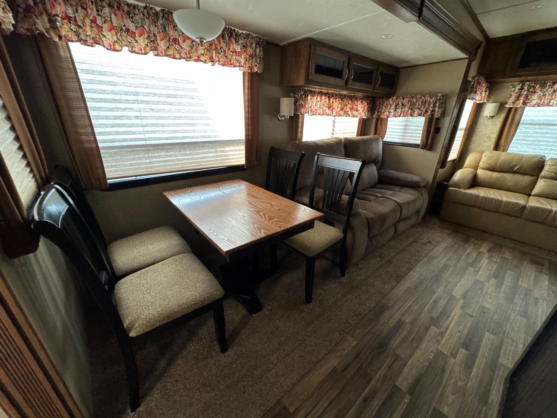 2016 Coachmen 2016 Coachmen Chaparral - thumbnail 15