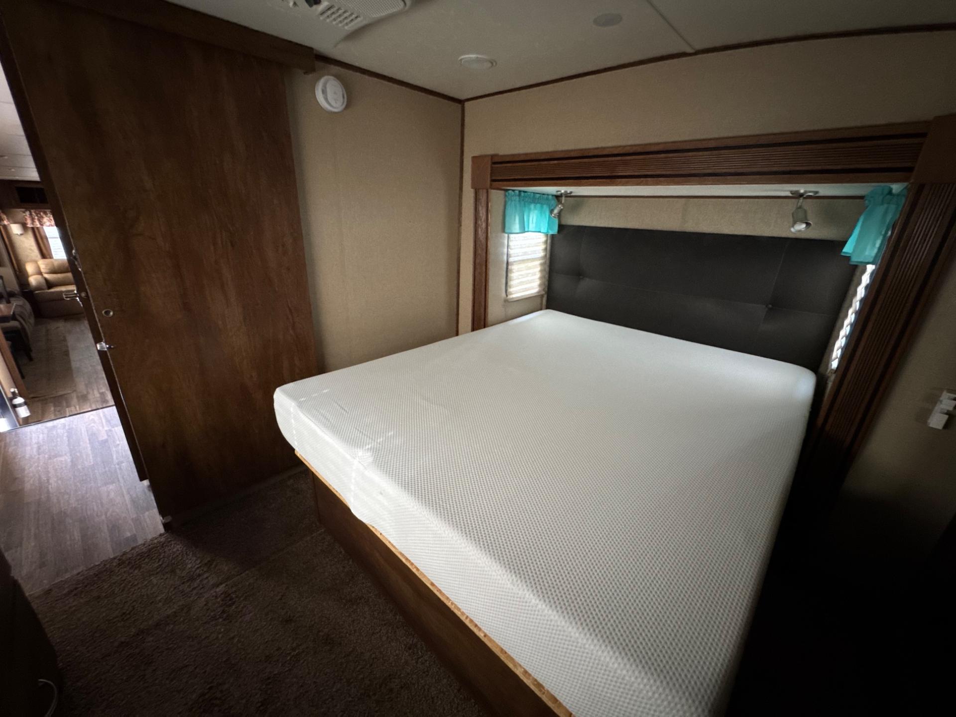 2016 Coachmen 2016 Coachmen Chaparral - thumbnail 17