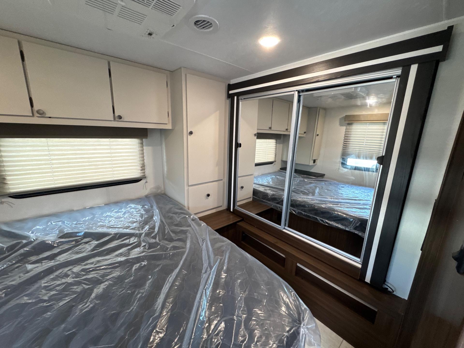 2026 Coachmen RV 2026 Coachmen RV Leprechaun - thumbnail 16