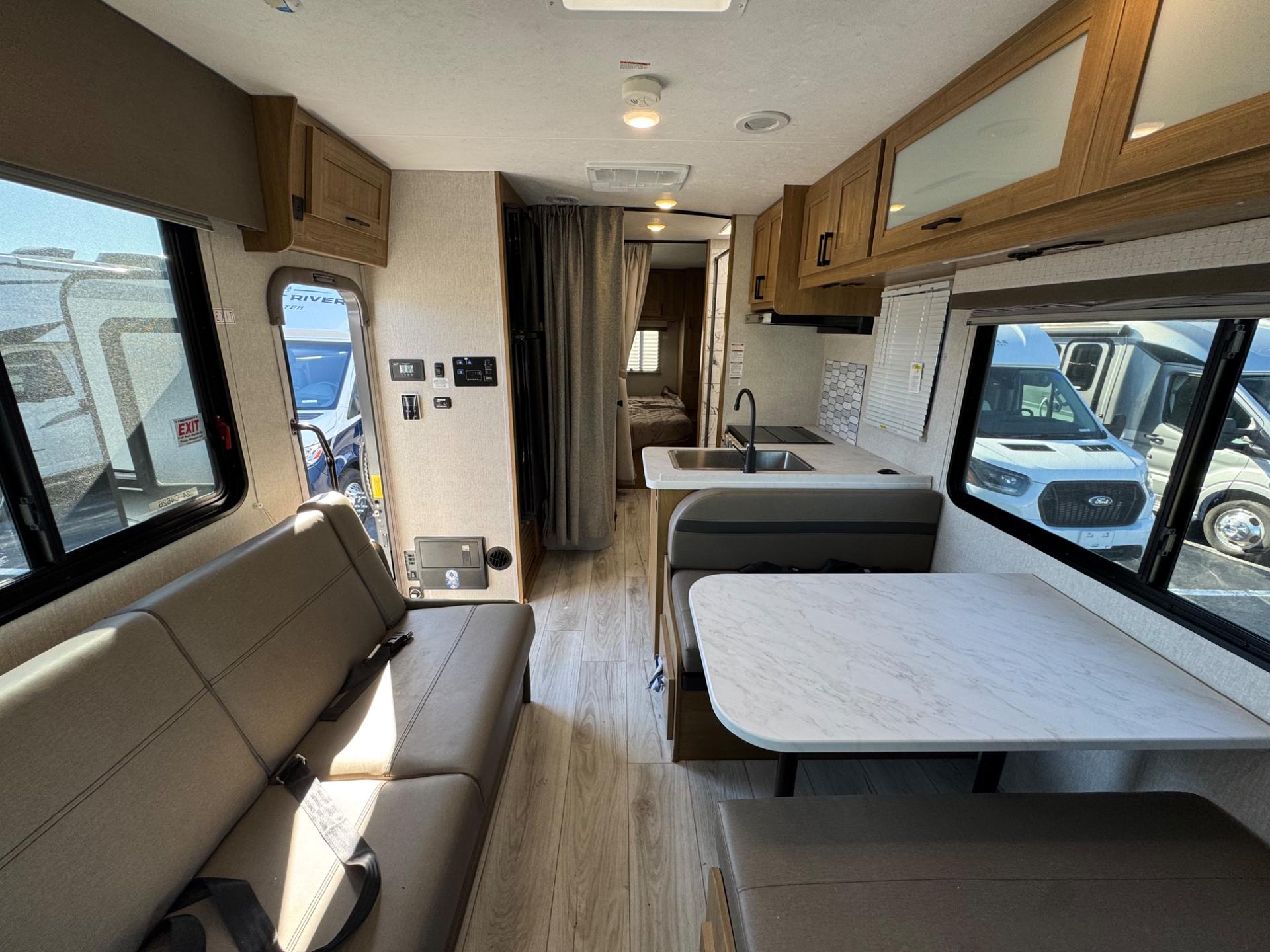 2024 Coachmen 2024 Coachmen Leprechaun - thumbnail 6