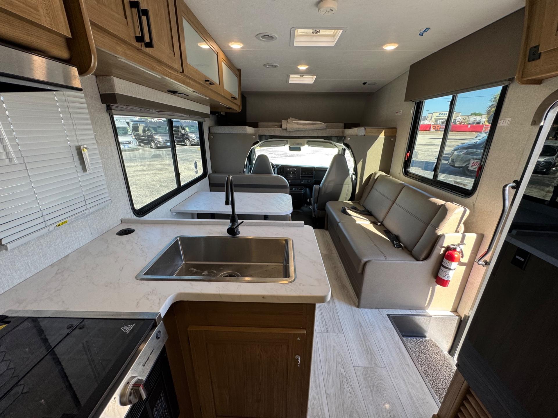 2024 Coachmen 2024 Coachmen Leprechaun - thumbnail 7