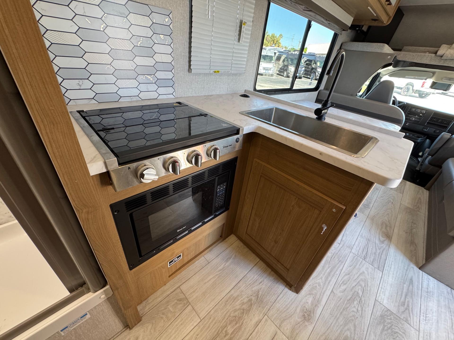 2024 Coachmen 2024 Coachmen Leprechaun - thumbnail 9