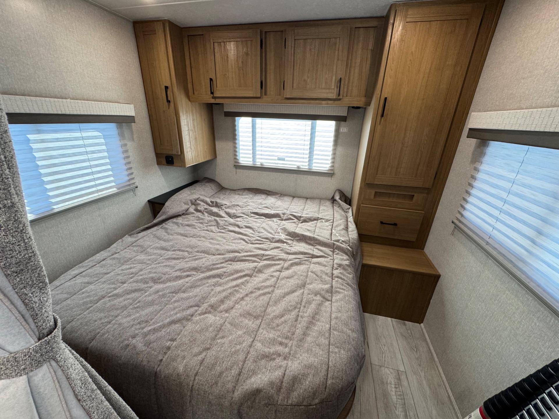 2024 Coachmen 2024 Coachmen Leprechaun - thumbnail 17