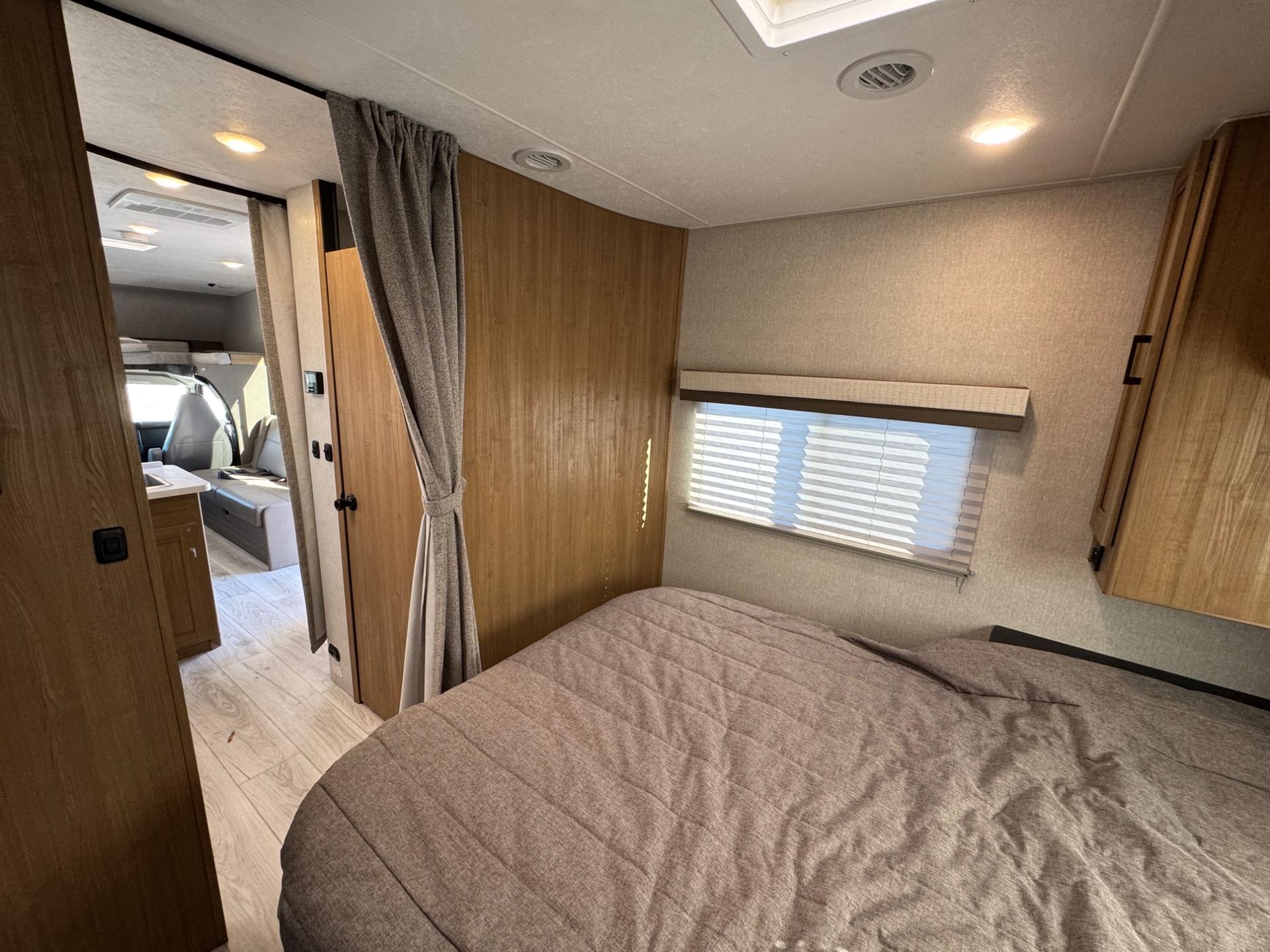 2024 Coachmen 2024 Coachmen Leprechaun - thumbnail 18