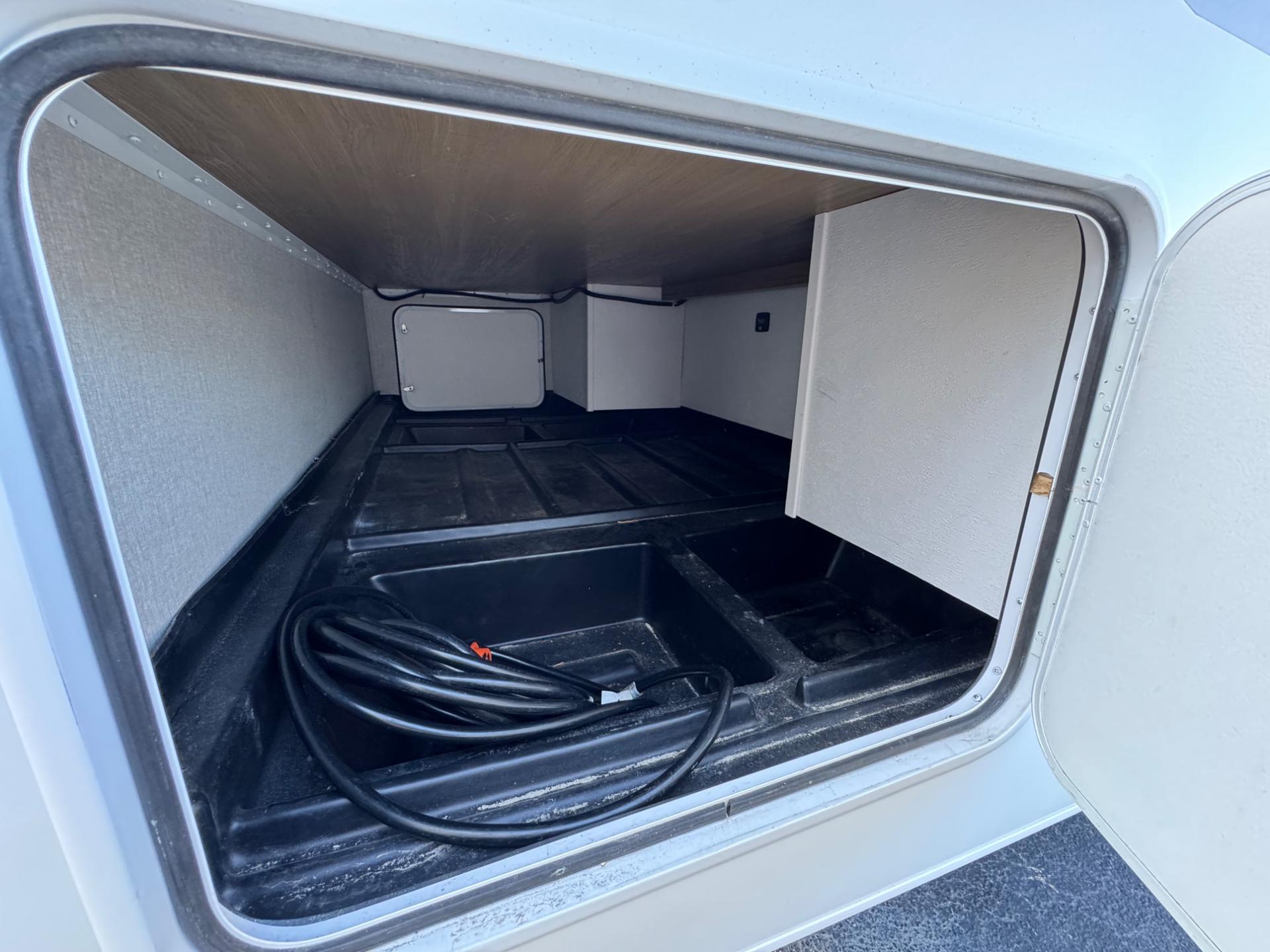 2024 Coachmen 2024 Coachmen Leprechaun - thumbnail 24