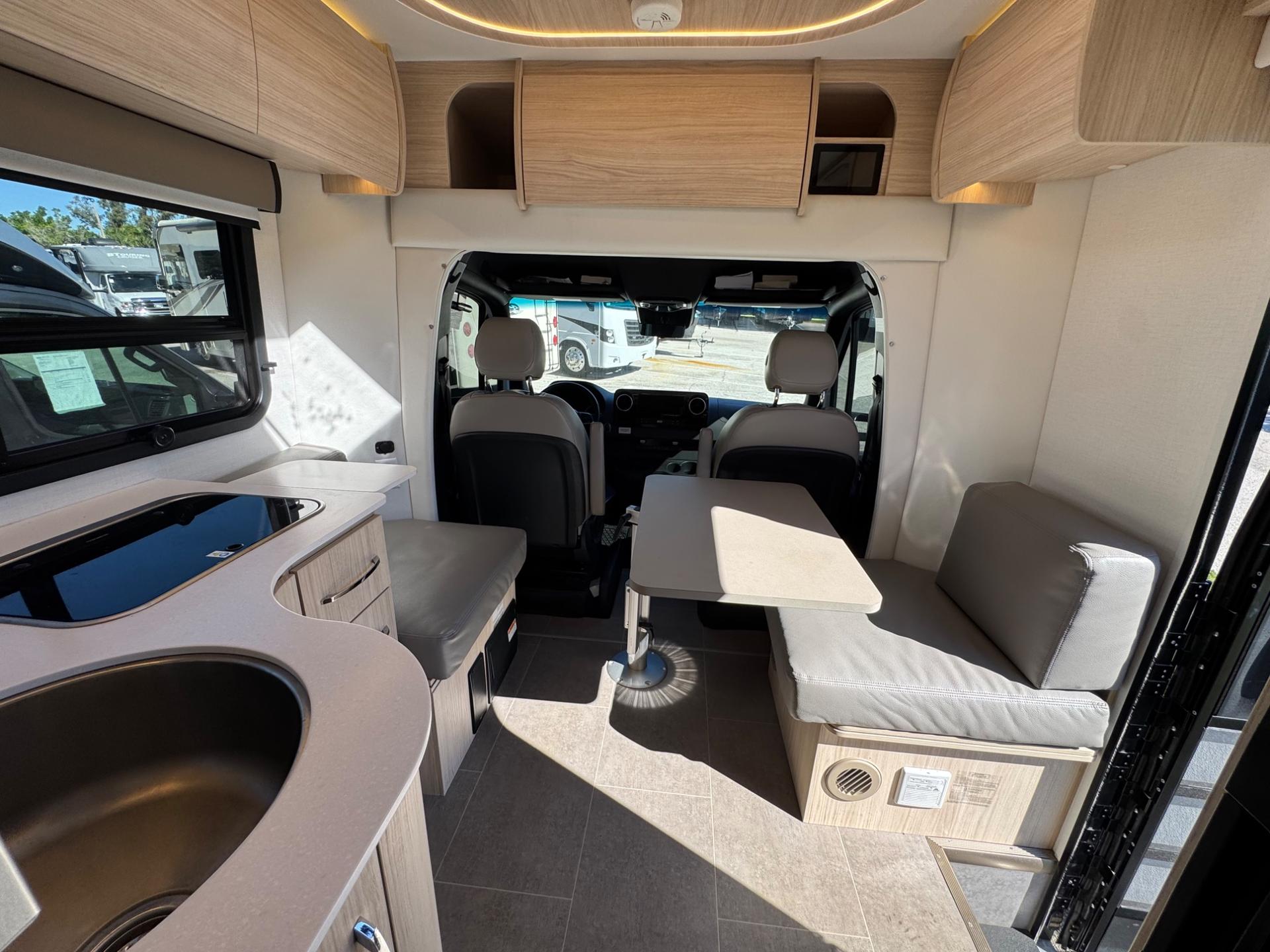 2024 Leisure Travel Vans 2024 Leisure Travel Vans Unity - thumbnail 8