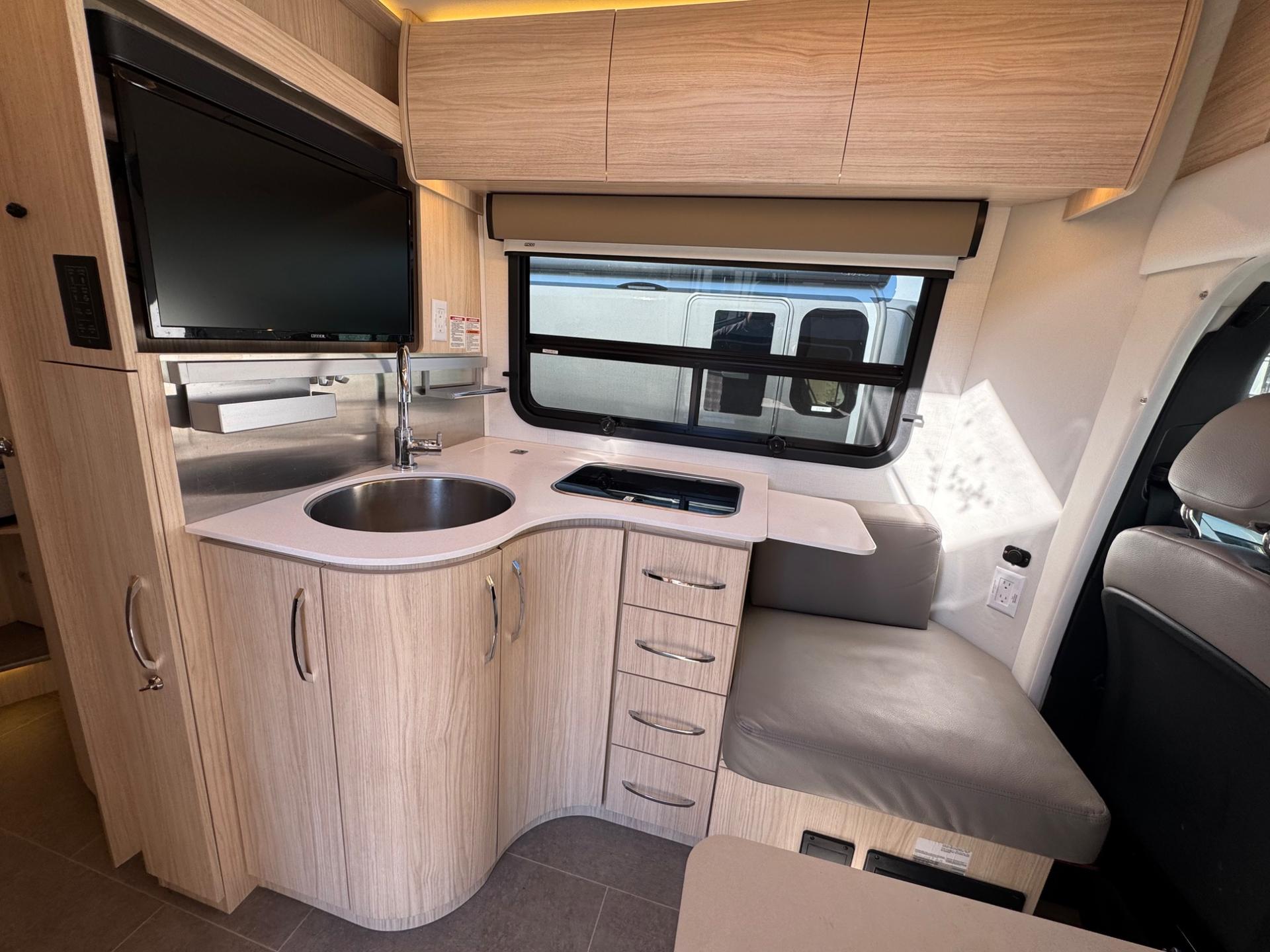 2024 Leisure Travel Vans 2024 Leisure Travel Vans Unity - thumbnail 9