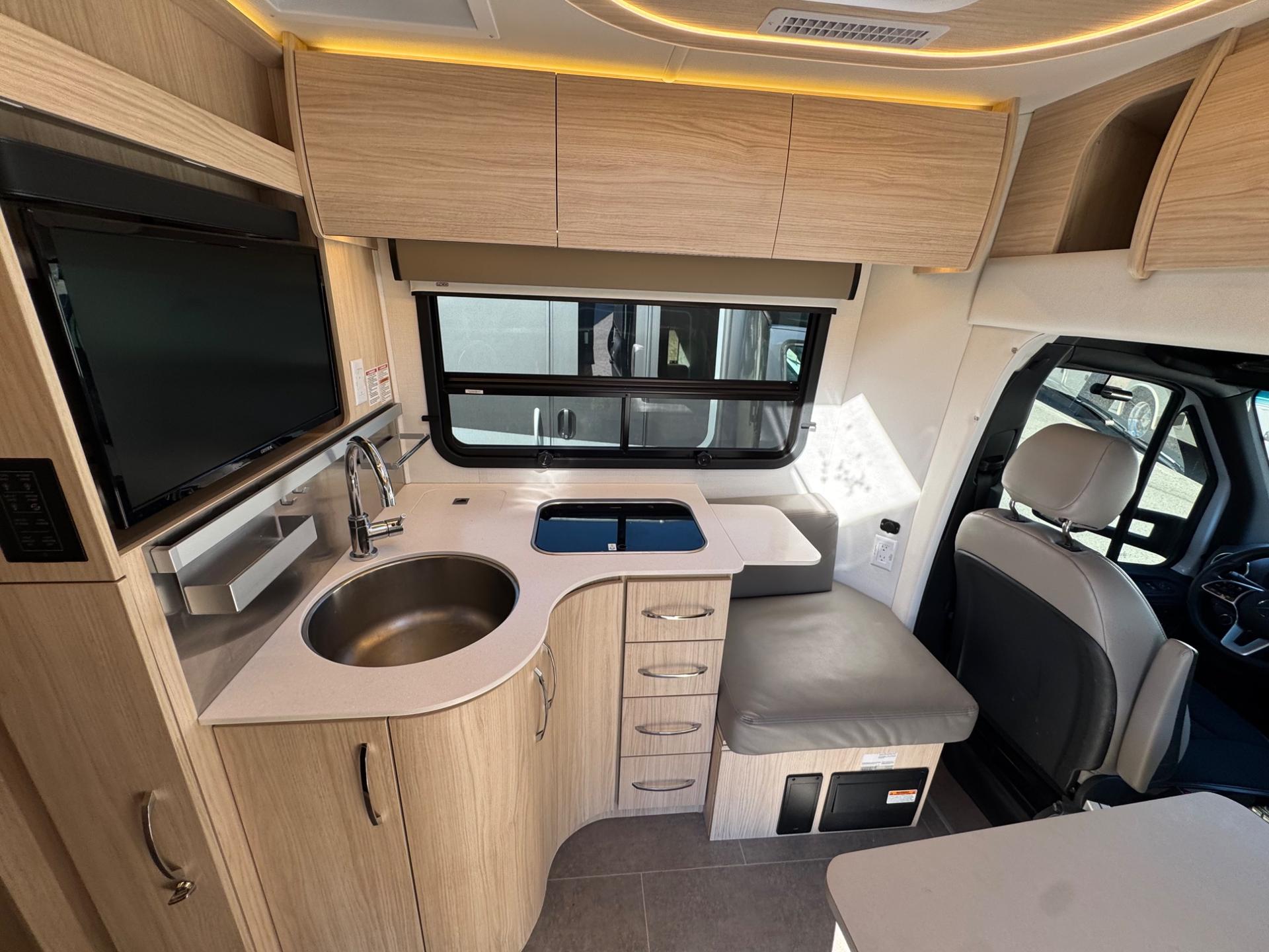 2024 Leisure Travel Vans 2024 Leisure Travel Vans Unity - thumbnail 16