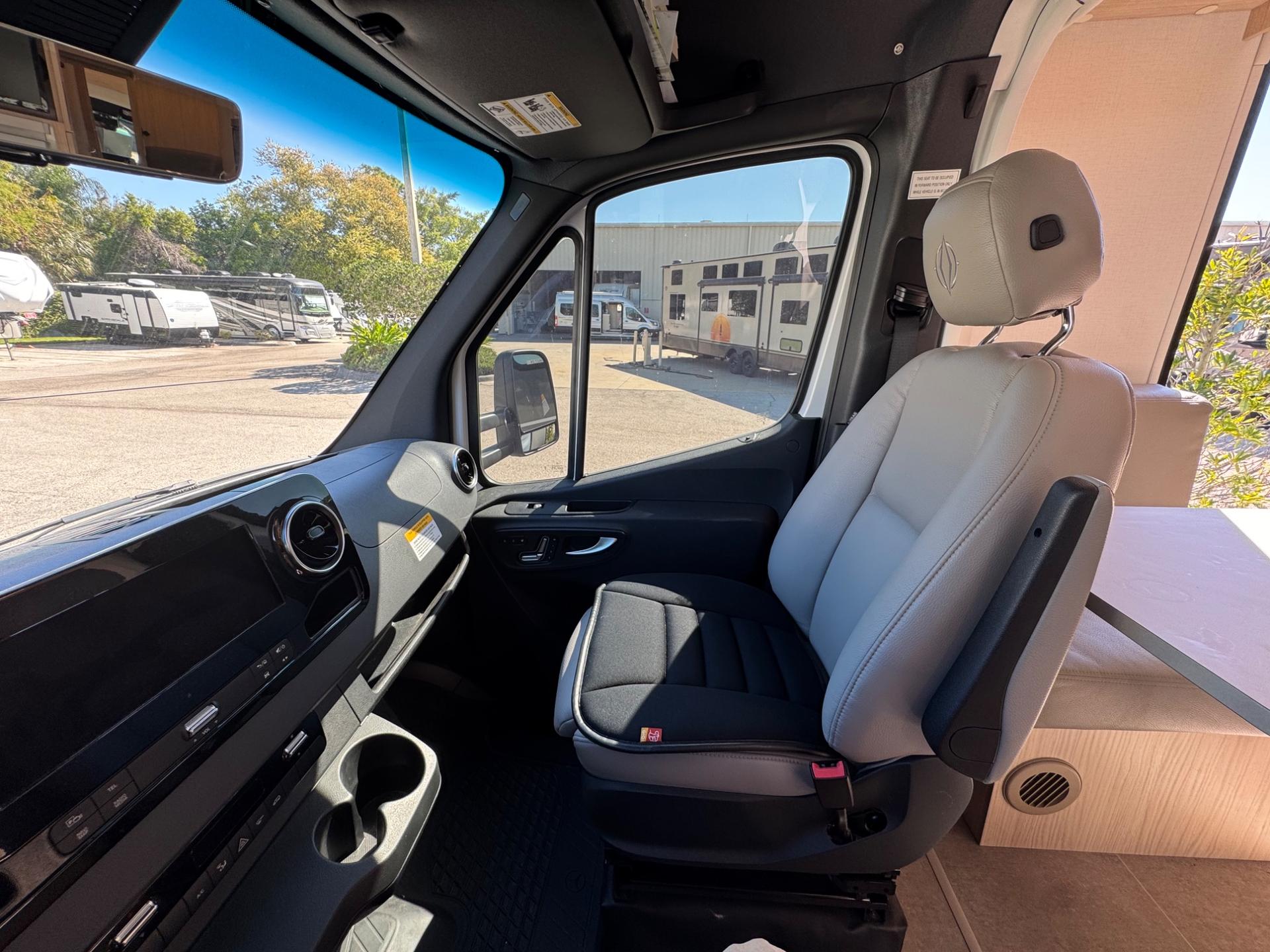 2024 Leisure Travel Vans 2024 Leisure Travel Vans Unity - thumbnail 24