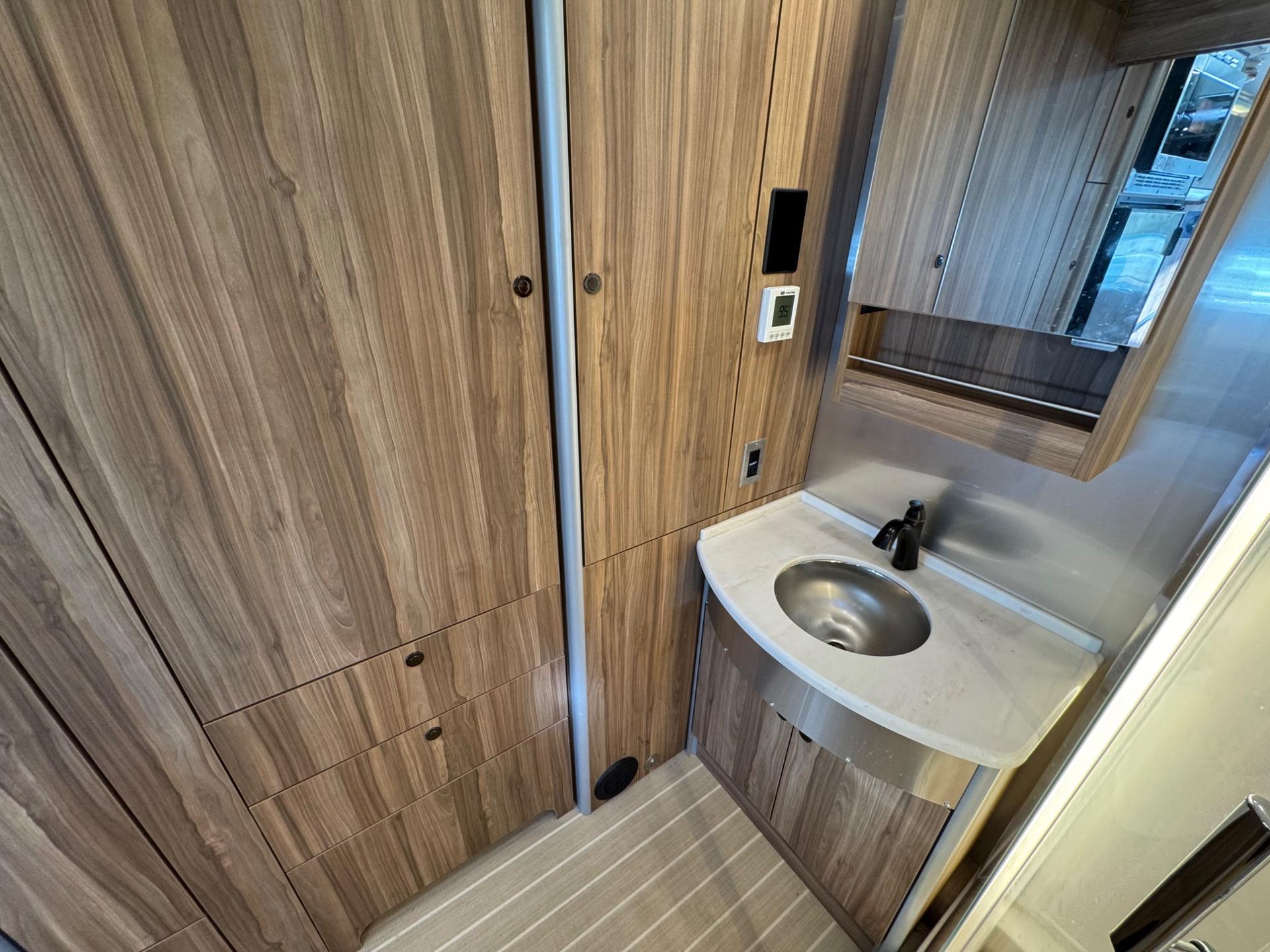 2022 Airstream 2022 Airstream Atlas - thumbnail 26