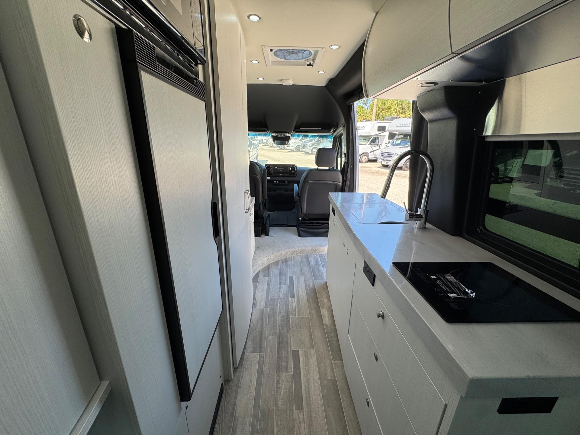 2023 Pleasure-Way 2023 Pleasure-Way Plateau - thumbnail 8