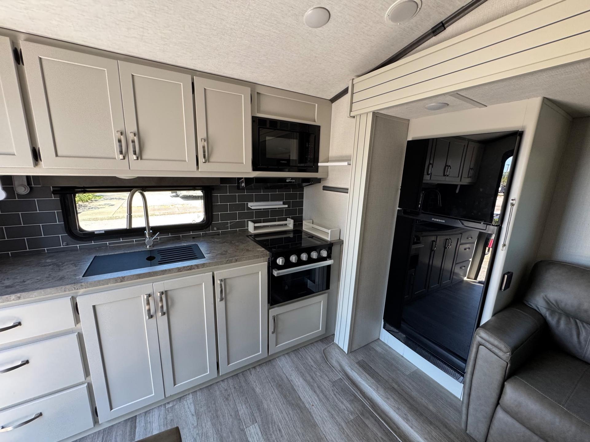 2024 Keystone RV 2024 Keystone RV Cougar Sport - thumbnail 9