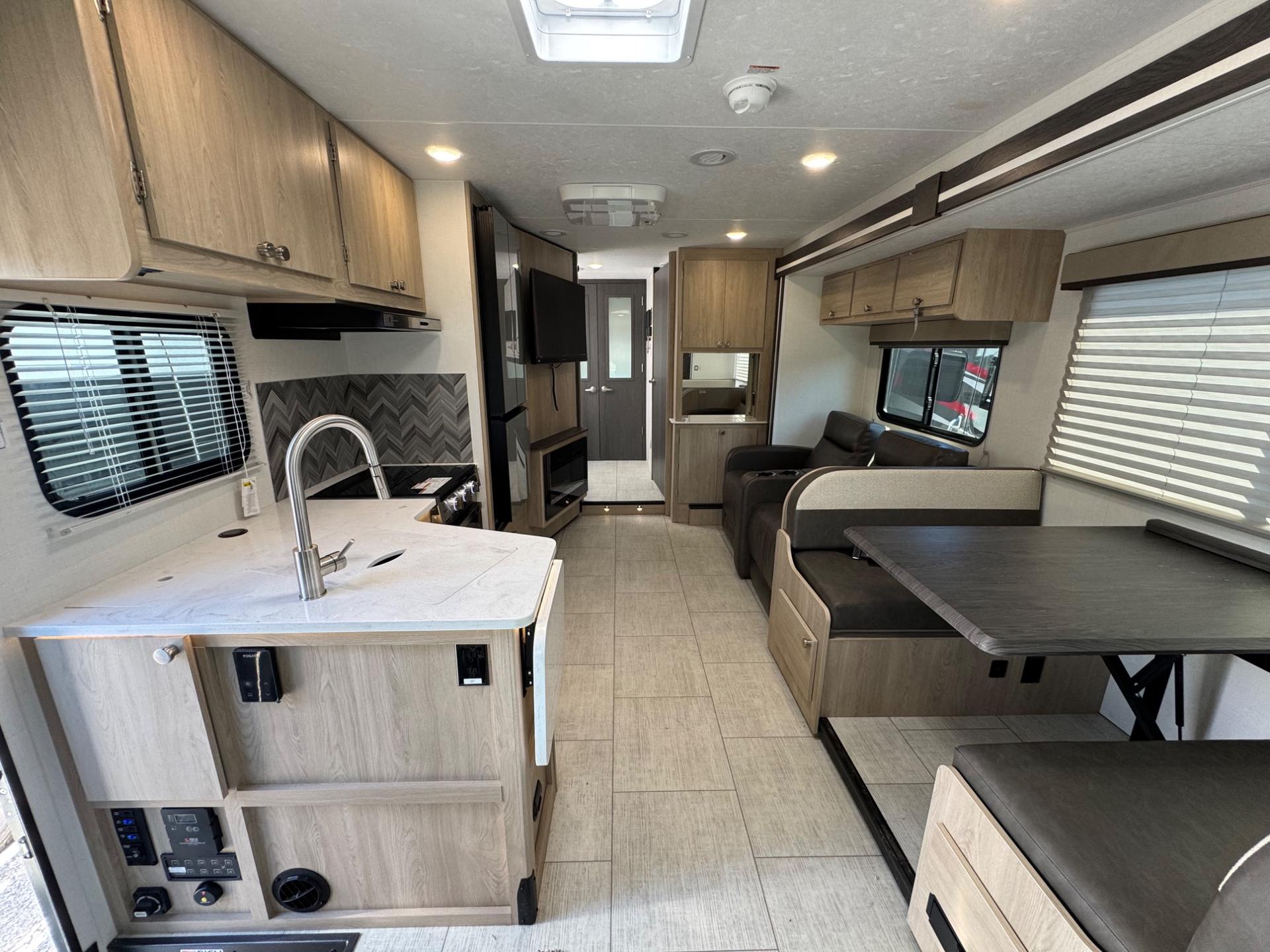 2026 Coachmen 2026 Coachmen Leprechaun - thumbnail 7