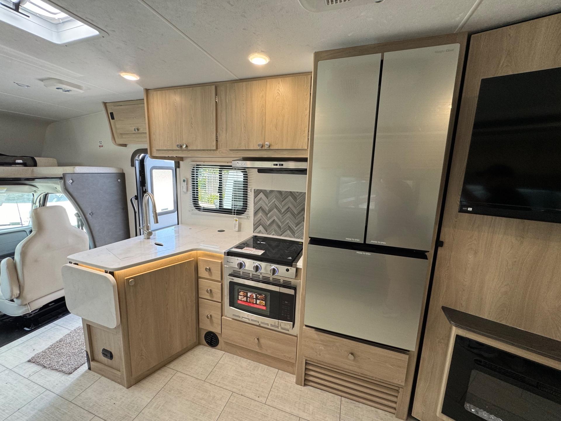 2026 Coachmen 2026 Coachmen Leprechaun - thumbnail 9