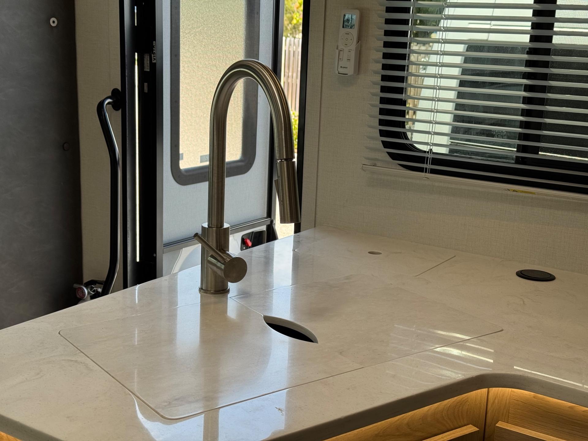 2026 Coachmen 2026 Coachmen Leprechaun - thumbnail 11