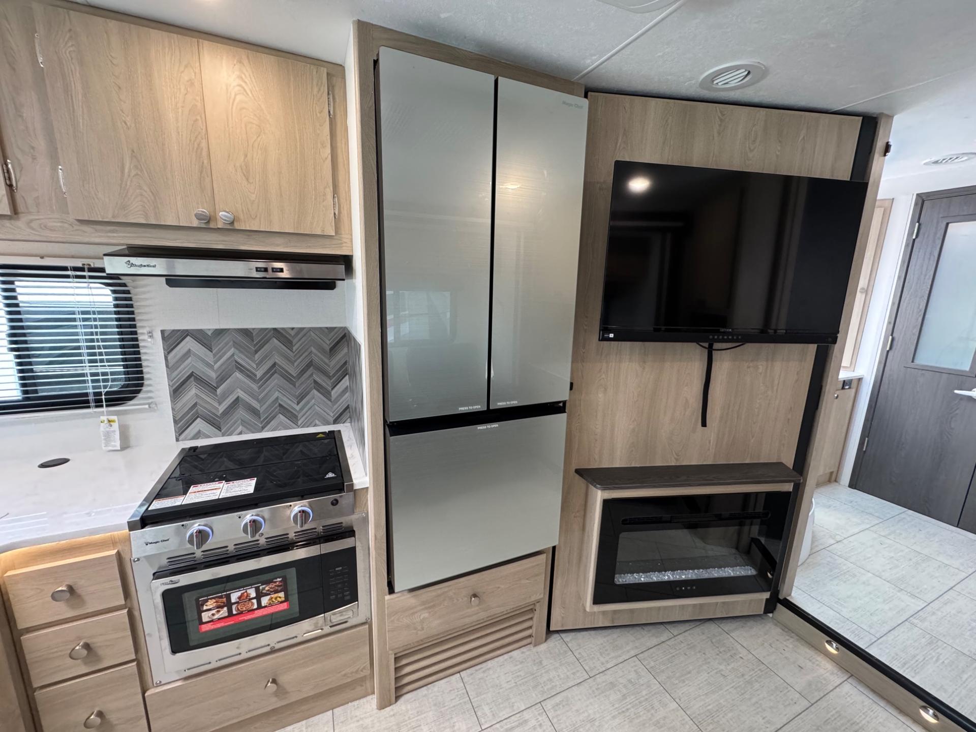 2026 Coachmen 2026 Coachmen Leprechaun - thumbnail 12