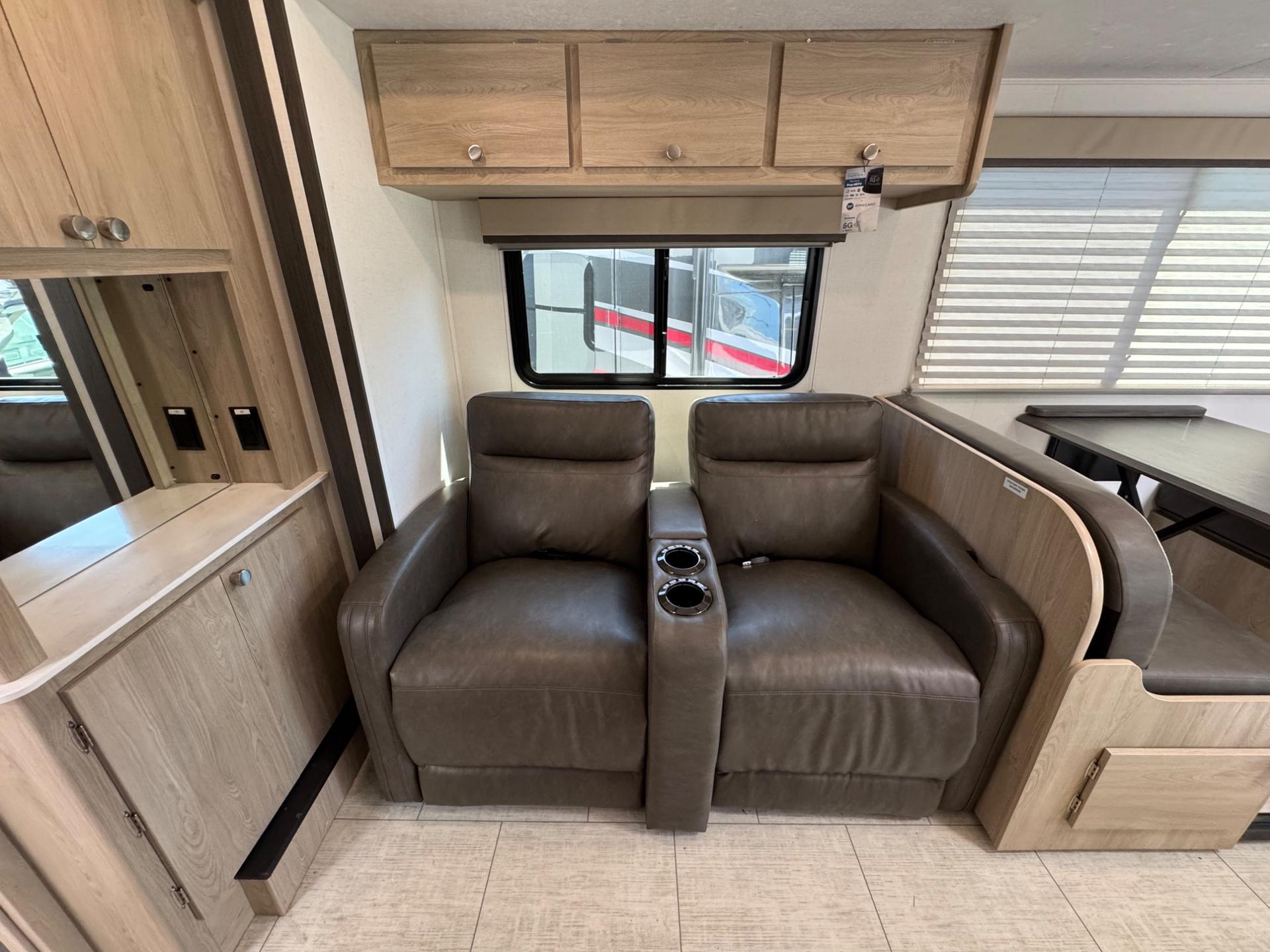 2026 Coachmen 2026 Coachmen Leprechaun - thumbnail 16