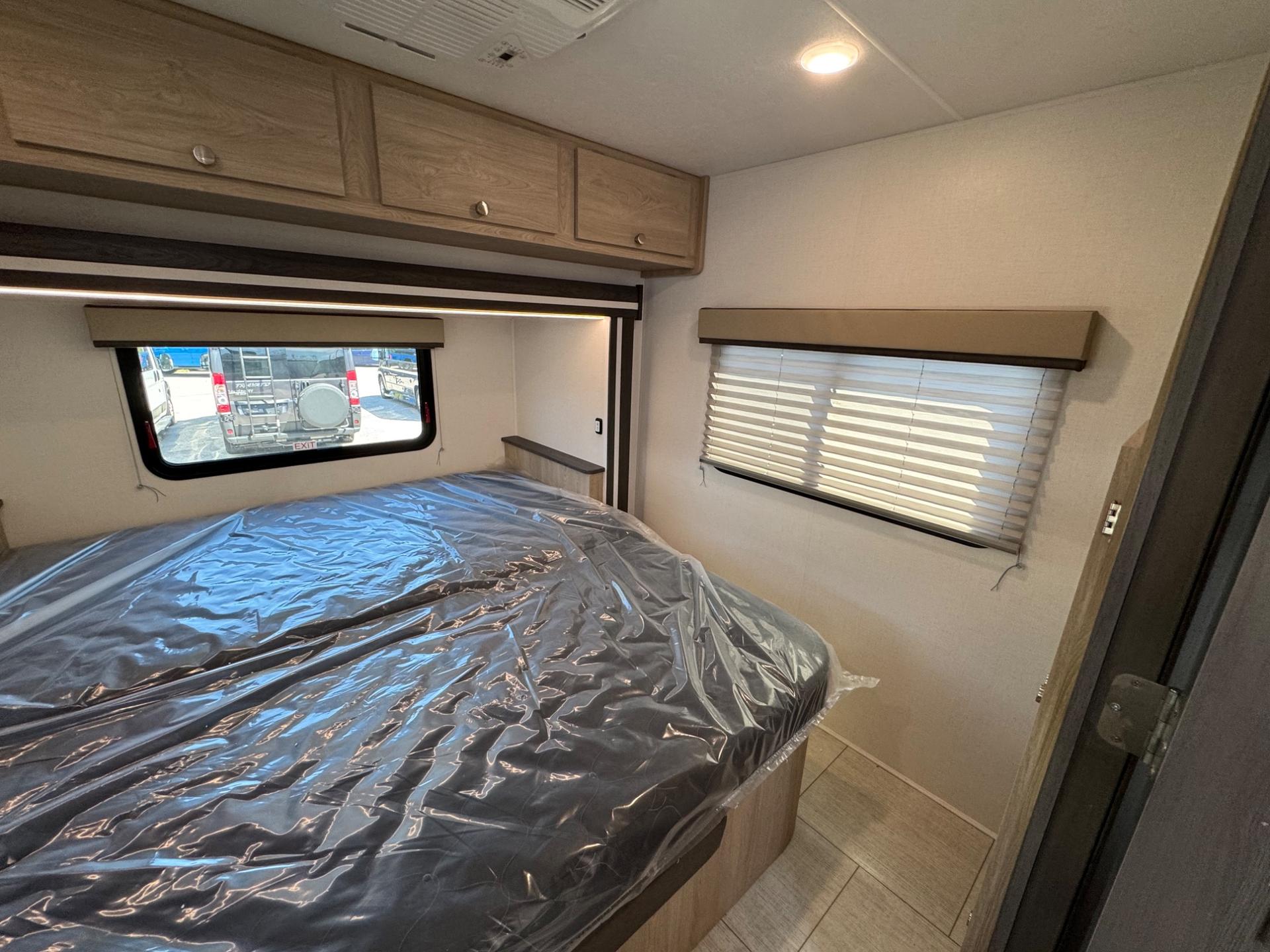 2026 Coachmen 2026 Coachmen Leprechaun - thumbnail 29