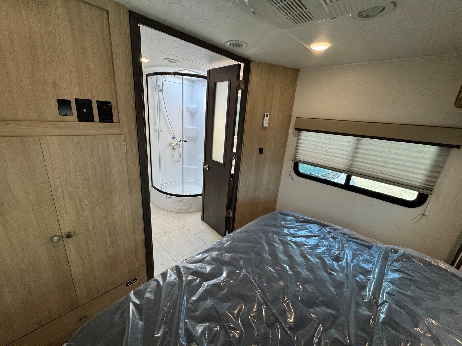 2026 Coachmen 2026 Coachmen Leprechaun - thumbnail 31