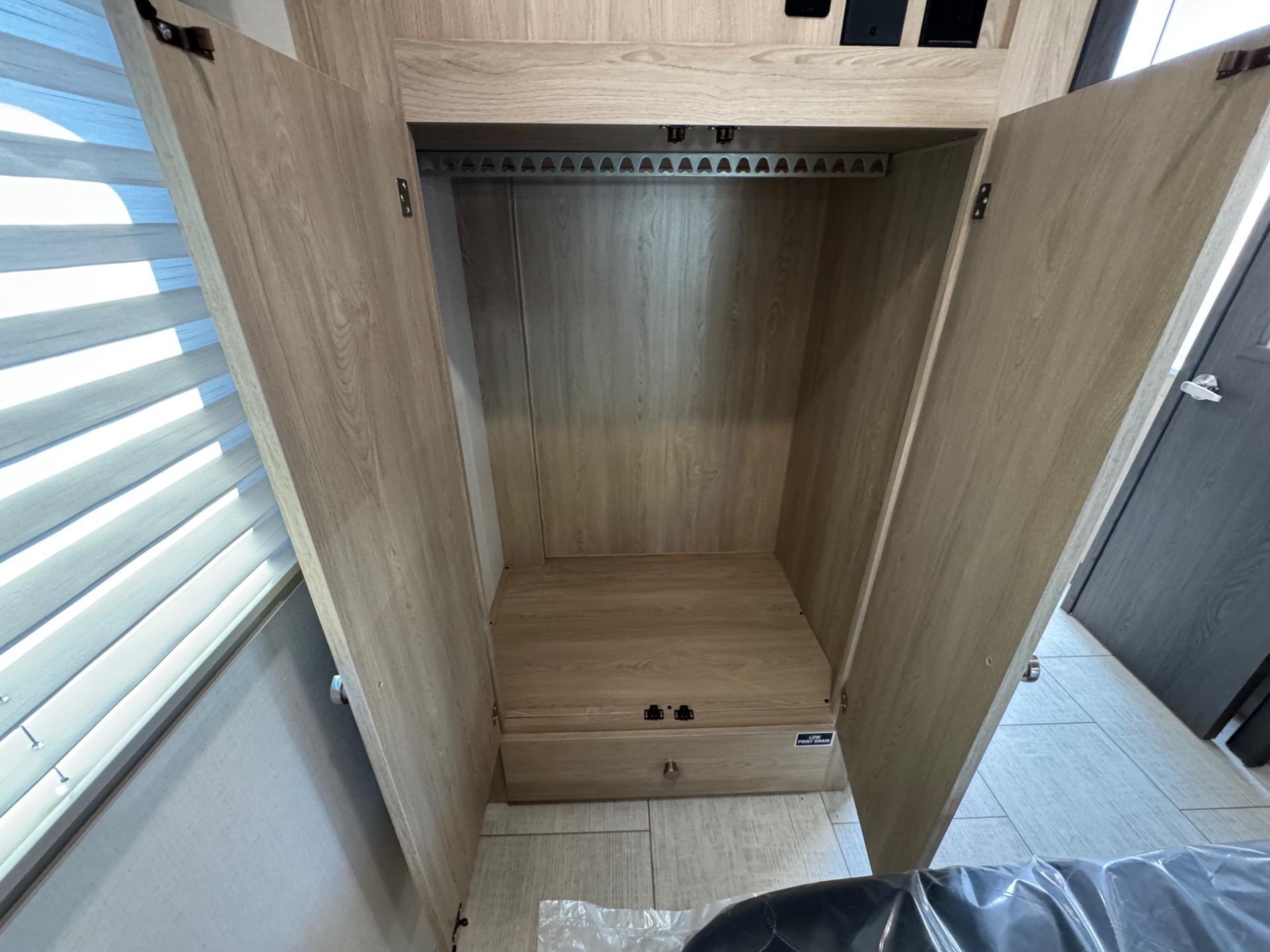 2026 Coachmen 2026 Coachmen Leprechaun - thumbnail 32