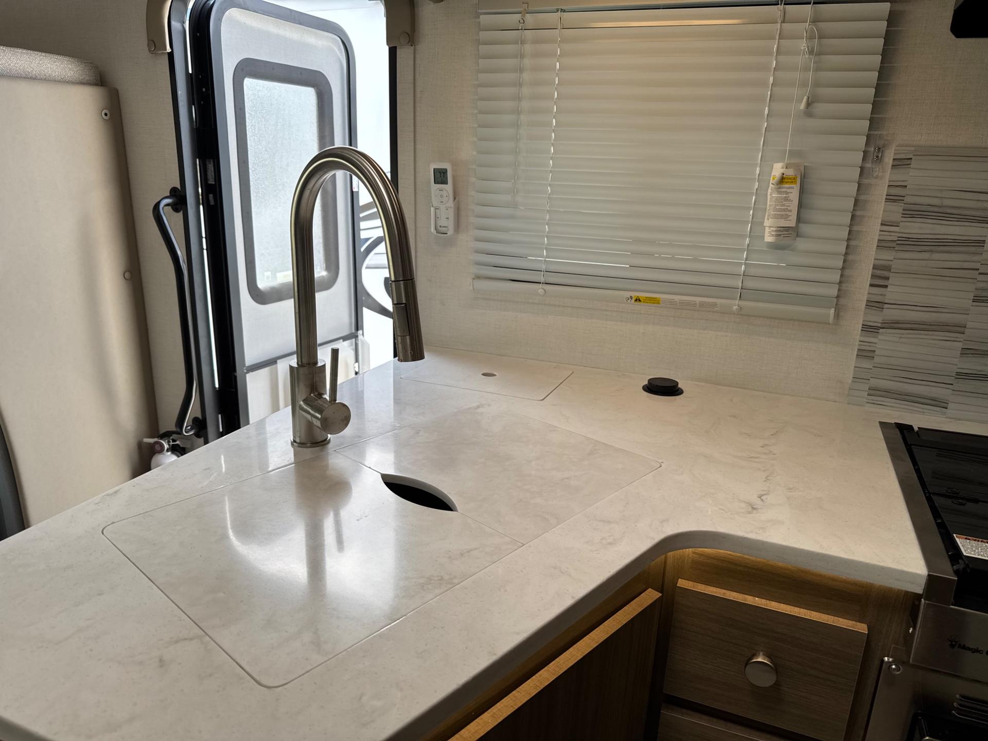 2026 Coachmen 2026 Coachmen Freelander - thumbnail 11