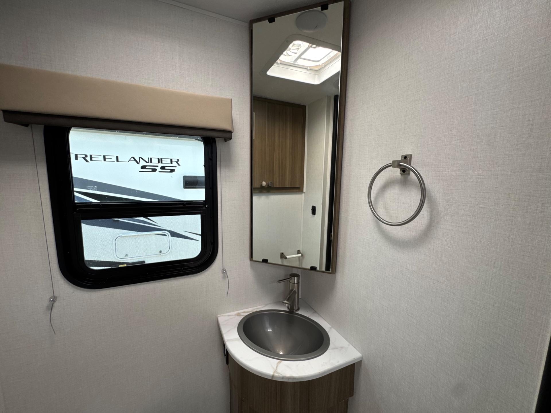 2026 Coachmen 2026 Coachmen Freelander - thumbnail 26