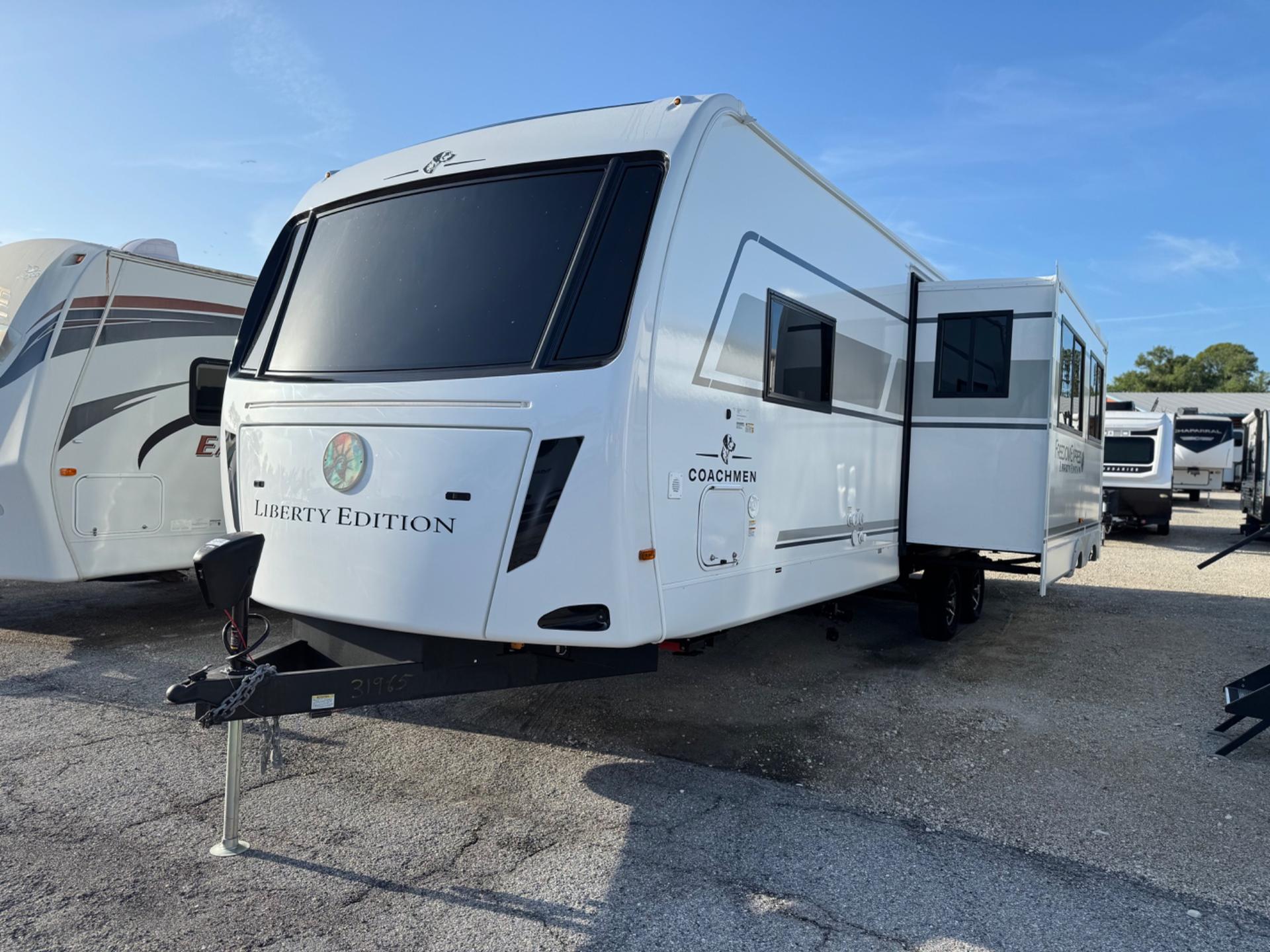 2026 Coachmen 2026 Coachmen Freedom Express Ultra Lite - thumbnail 3