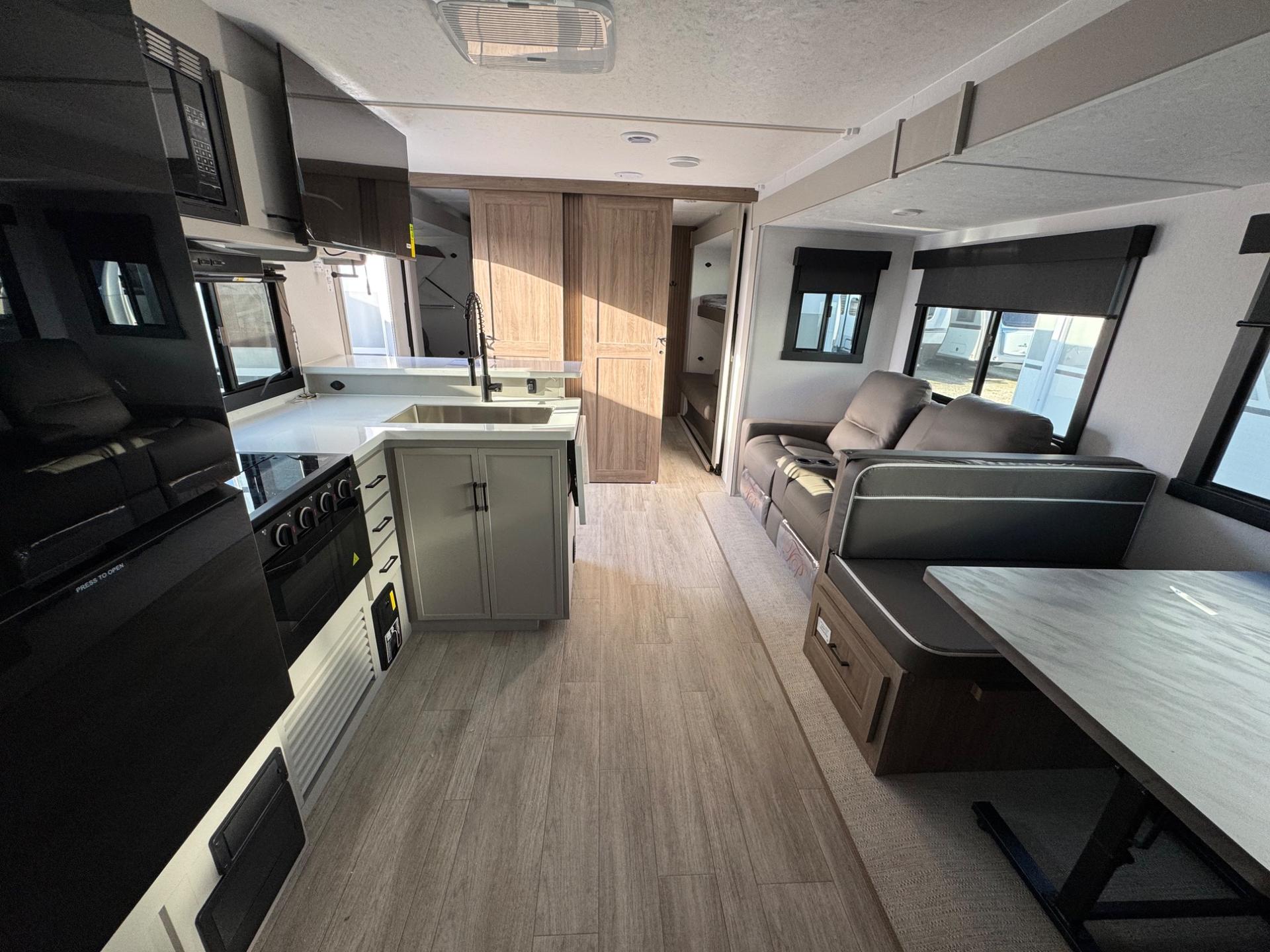 2026 Coachmen 2026 Coachmen Freedom Express Ultra Lite - thumbnail 6
