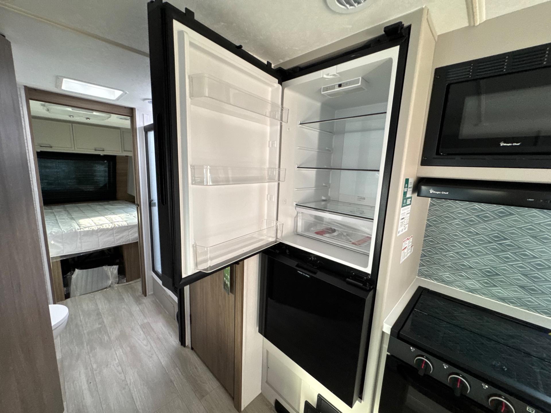 2026 Coachmen 2026 Coachmen Freedom Express Ultra Lite - thumbnail 13