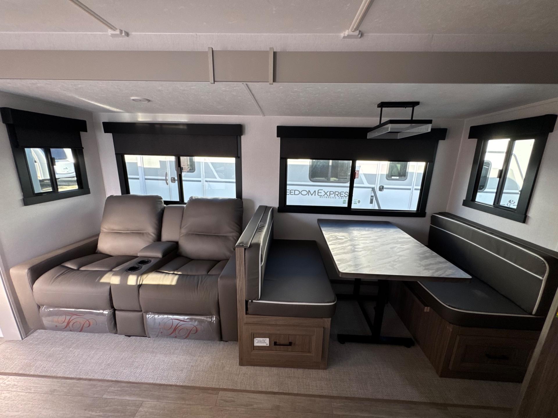 2026 Coachmen 2026 Coachmen Freedom Express Ultra Lite - thumbnail 14