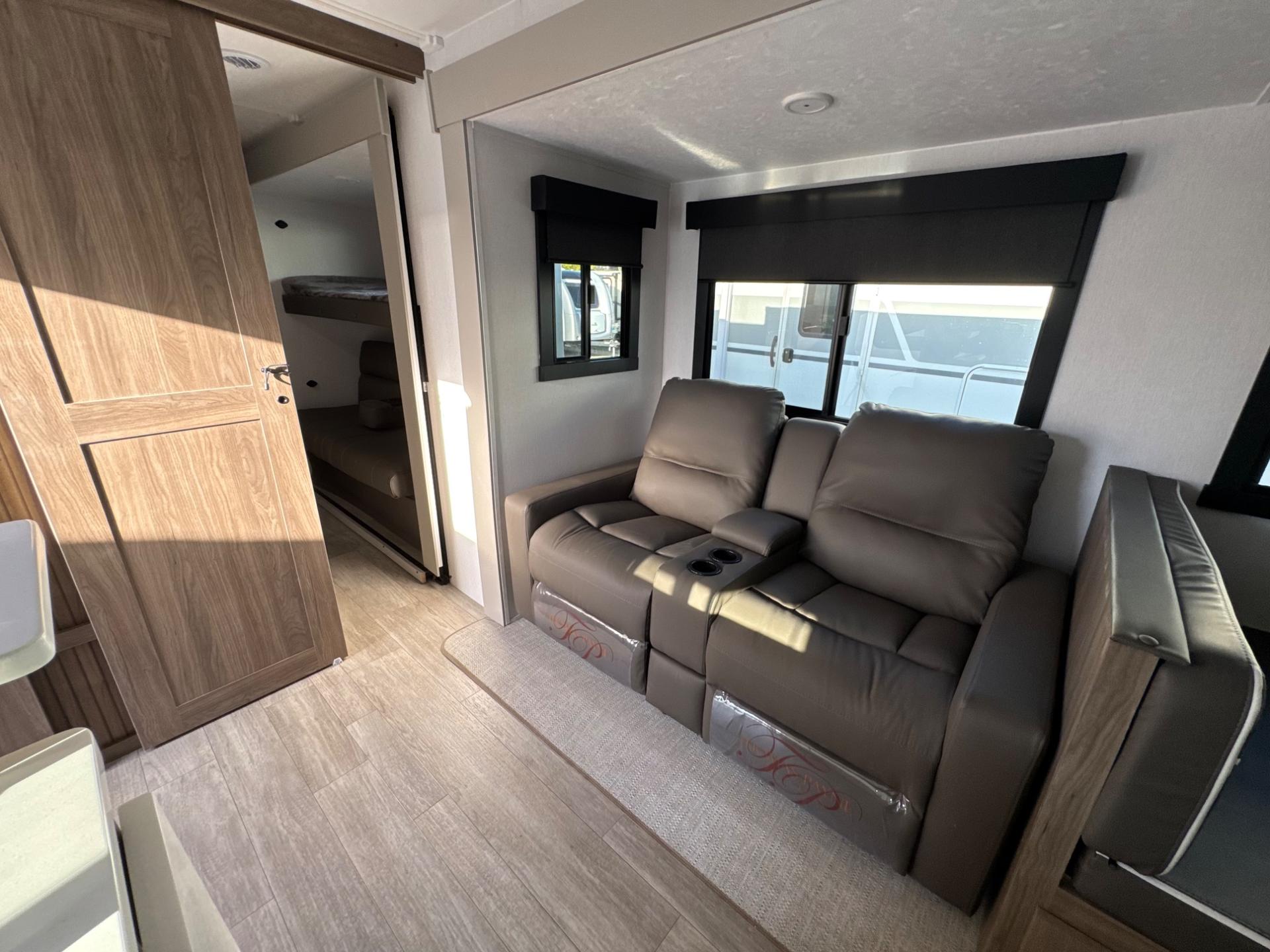 2026 Coachmen 2026 Coachmen Freedom Express Ultra Lite - thumbnail 15